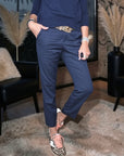 Pantalon chic et confort bleu marine à fines rayures - 𝐌𝐚𝐫𝐢𝐧𝐚𝟒𝟒𝐟𝐚𝐦𝐢𝐥𝐲