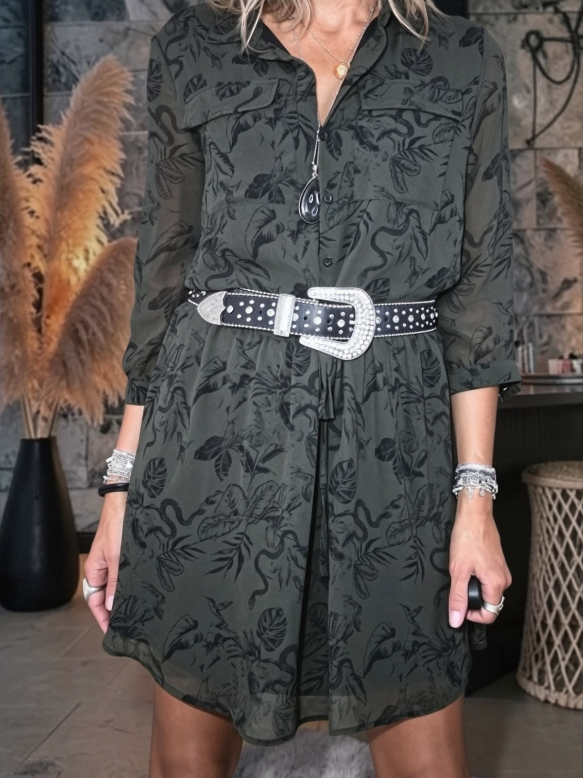 Robe kaki à imprimé noir - 𝐌𝐚𝐫𝐢𝐧𝐚𝟒𝟒𝐟𝐚𝐦𝐢𝐥𝐲