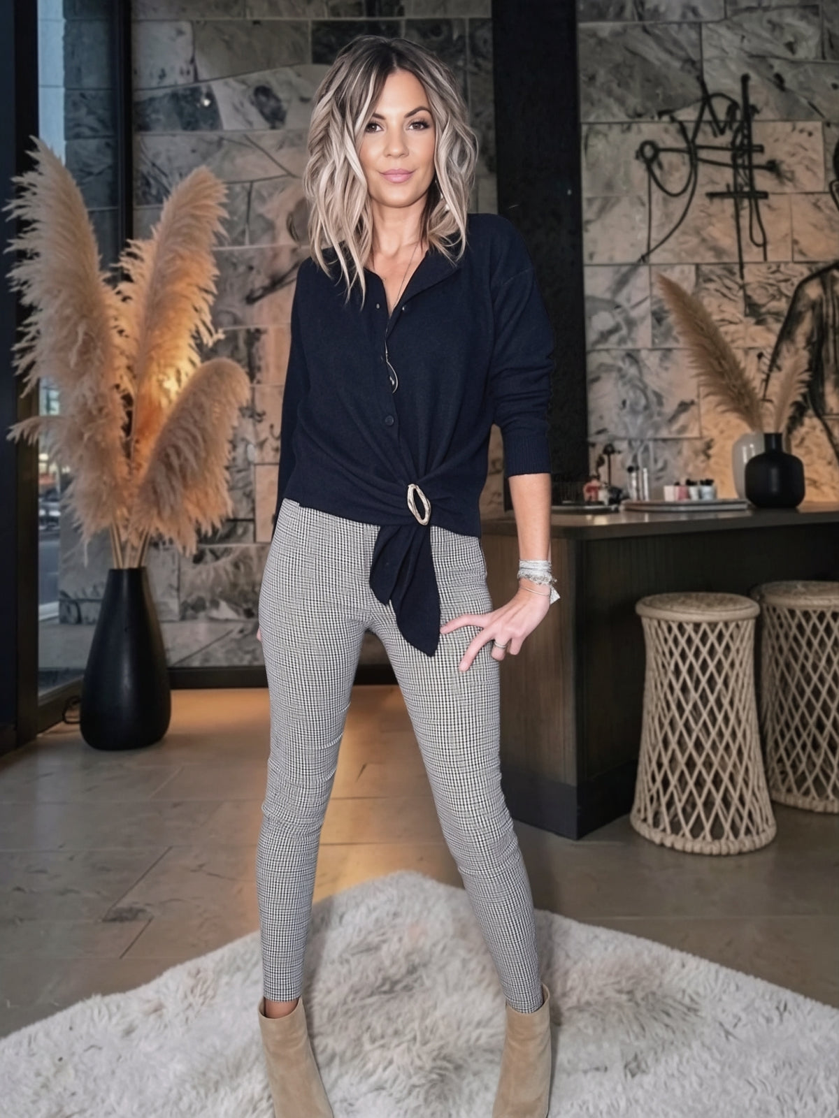 Cardigan noir à maille douce et chaude - 𝐌𝐚𝐫𝐢𝐧𝐚𝟒𝟒𝐟𝐚𝐦𝐢𝐥𝐲