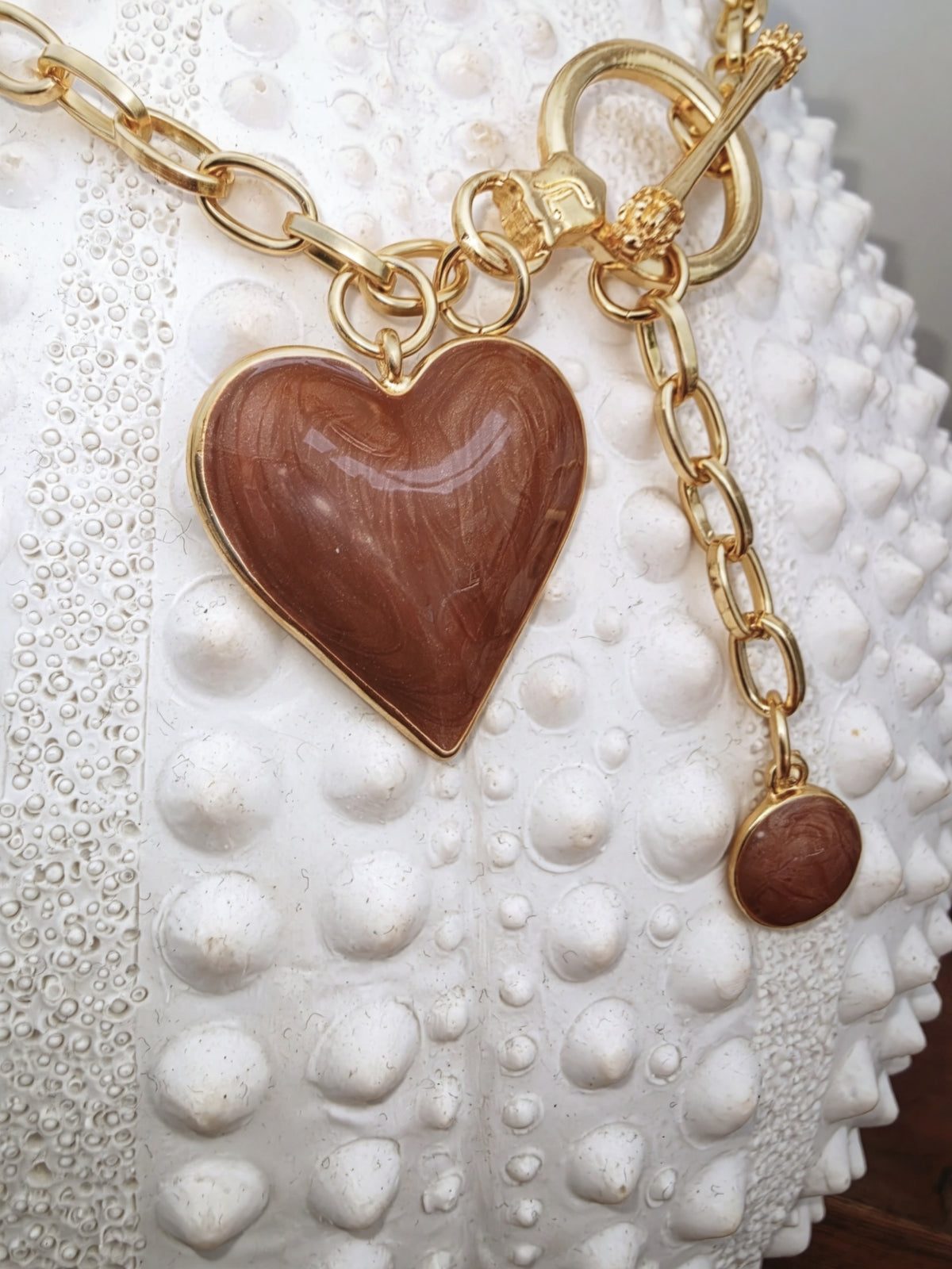 Collier cœur marron taupe
