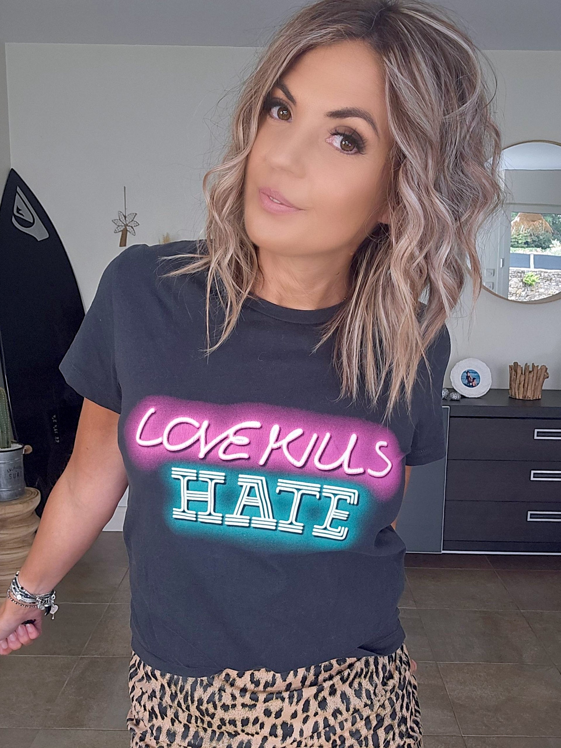 T-shirt love kills