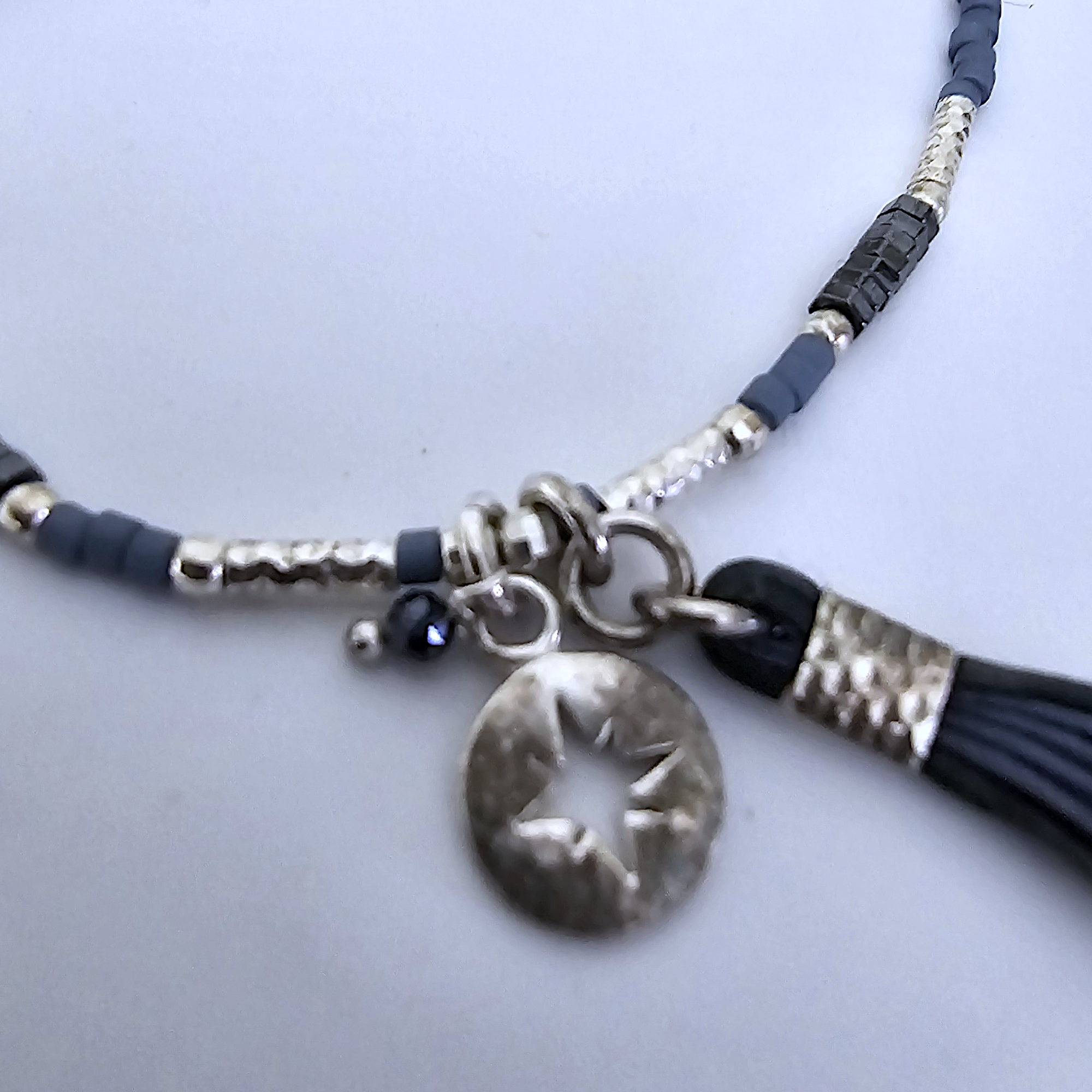 Bracelet pompon bleu DORIANE - 𝐌𝐚𝐫𝐢𝐧𝐚𝟒𝟒𝐟𝐚𝐦𝐢𝐥𝐲