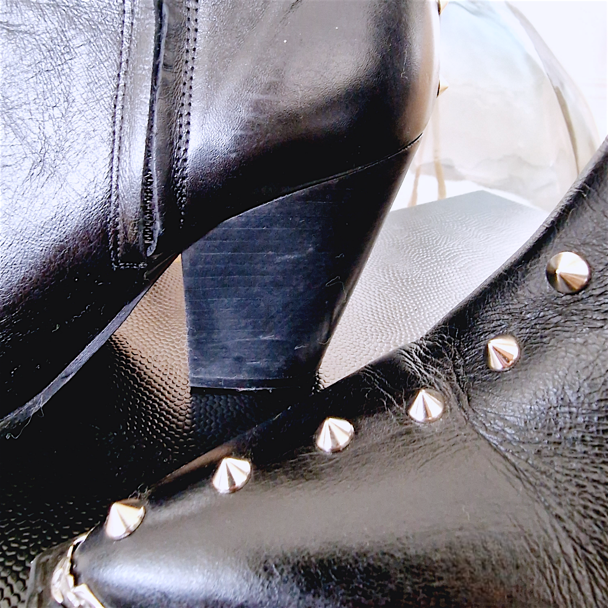 Bottines cuir studs THE KOOPLES - 𝐌𝐚𝐫𝐢𝐧𝐚𝟒𝟒𝐟𝐚𝐦𝐢𝐥𝐲