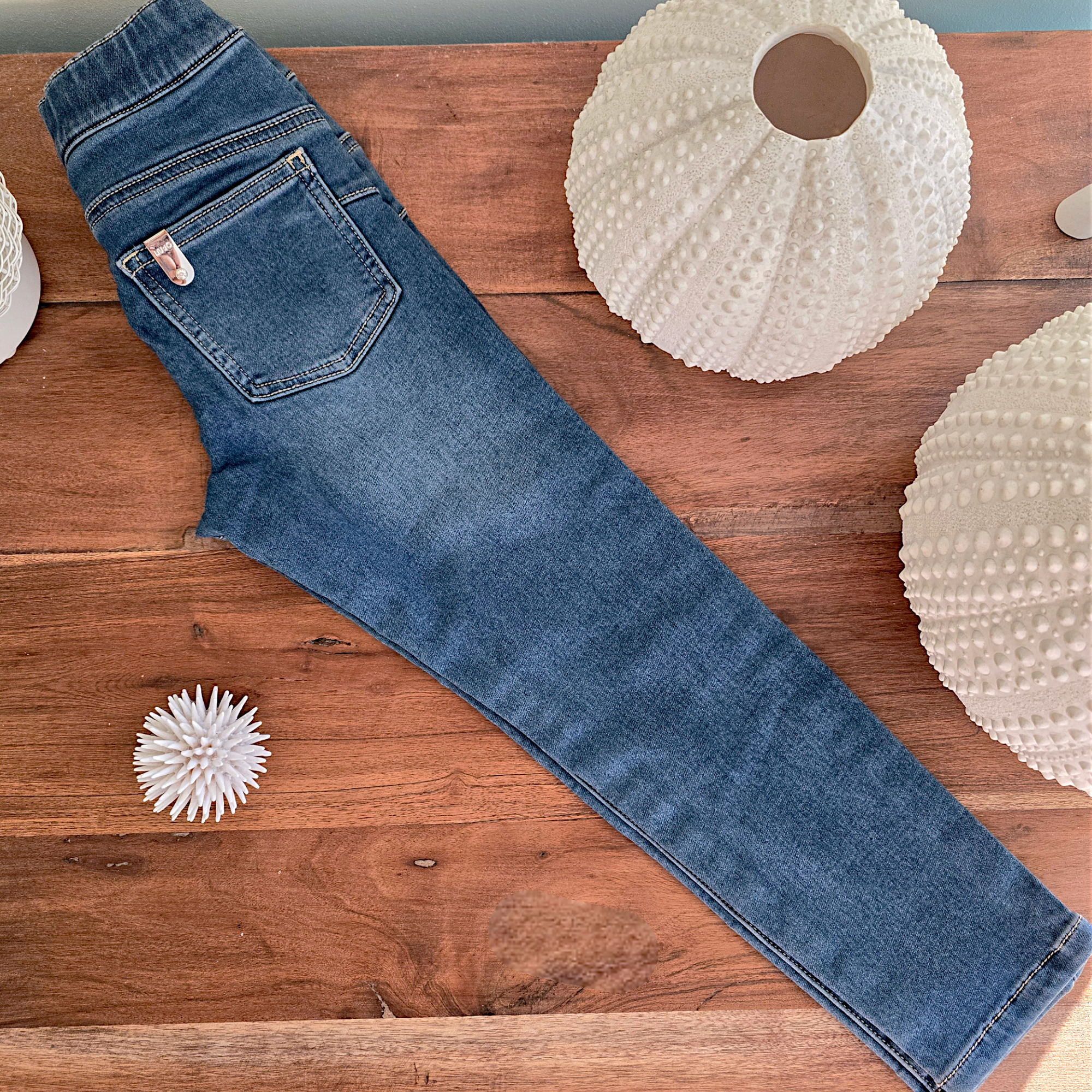 Jean fille bleu delavé                                       LIU-JO MILANO - 𝐌𝐚𝐫𝐢𝐧𝐚𝟒𝟒𝐟𝐚𝐦𝐢𝐥𝐲