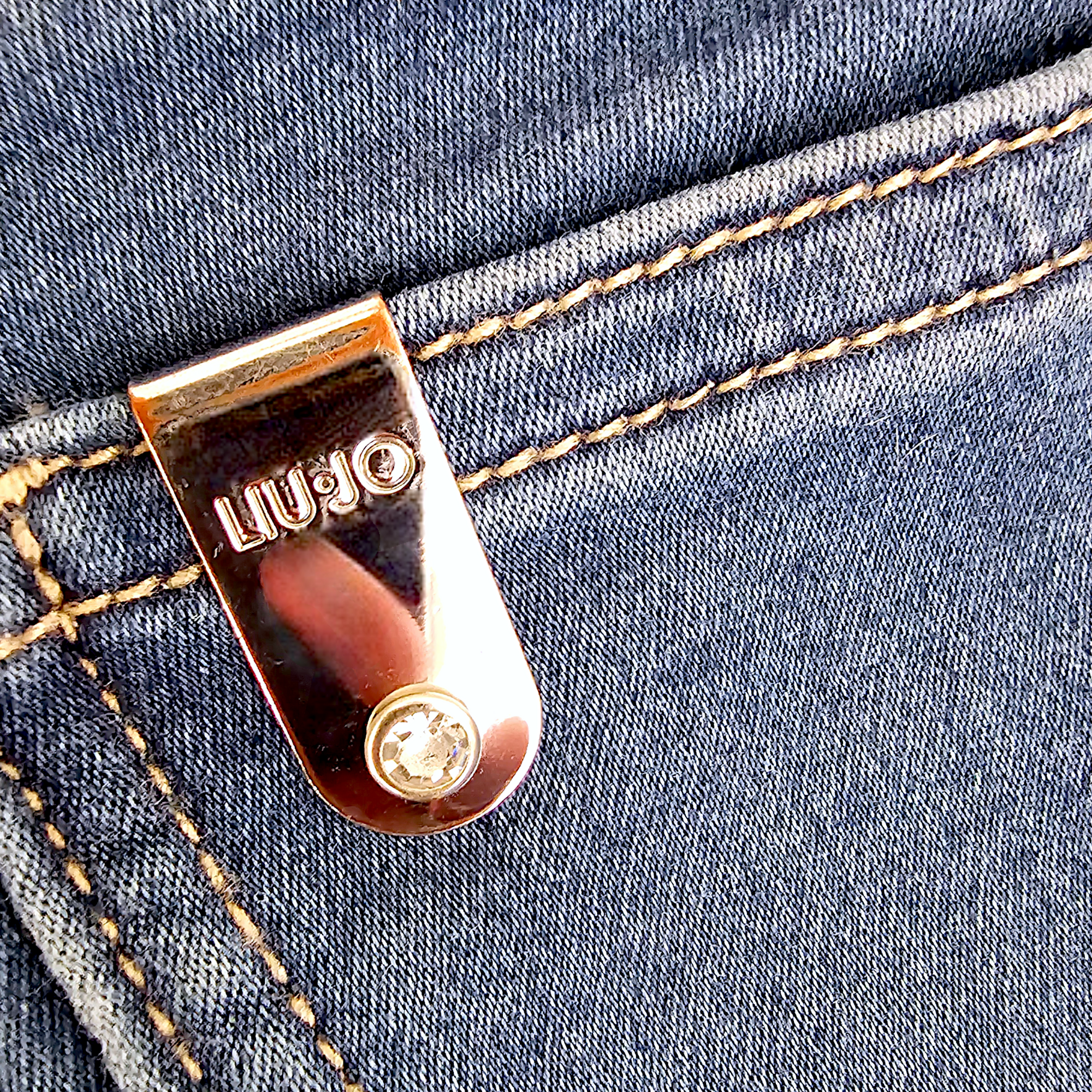 Jean fille bleu delavé                                       LIU-JO MILANO - 𝐌𝐚𝐫𝐢𝐧𝐚𝟒𝟒𝐟𝐚𝐦𝐢𝐥𝐲