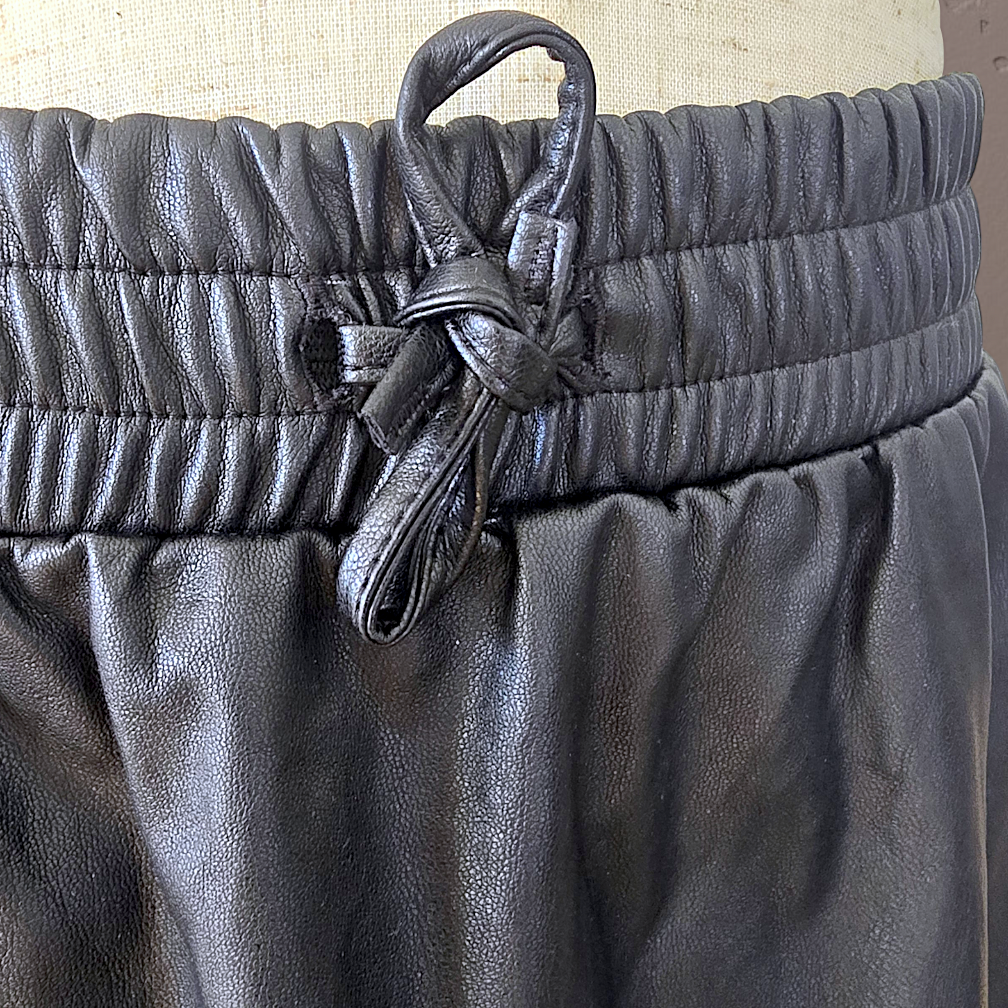Jupe fille similicuir noire                                        ZADIG & VOLTAIRE - 𝐌𝐚𝐫𝐢𝐧𝐚𝟒𝟒𝐟𝐚𝐦𝐢𝐥𝐲