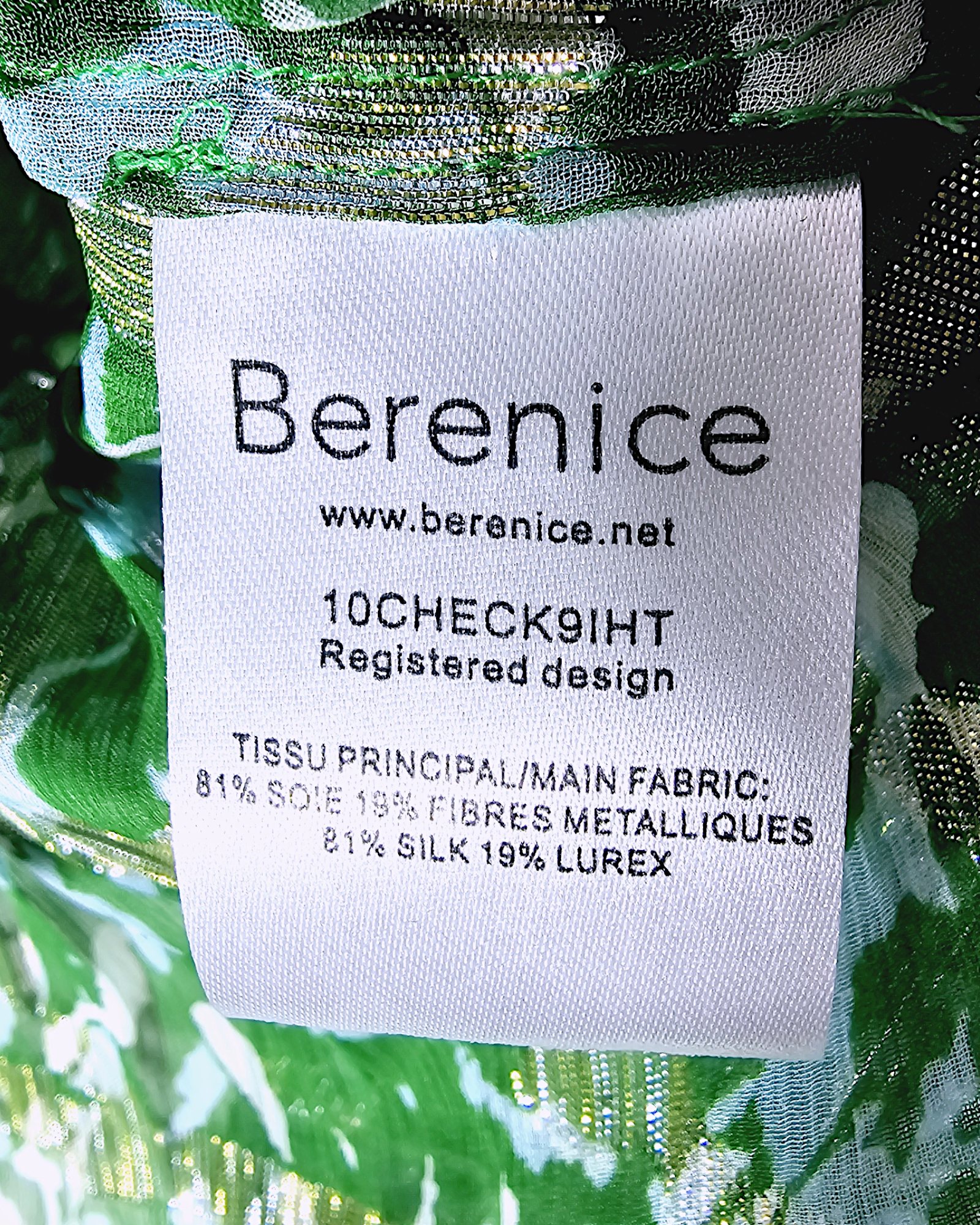 Blouse verte en soie dos nu                 BERENICE - 𝐌𝐚𝐫𝐢𝐧𝐚𝟒𝟒𝐟𝐚𝐦𝐢𝐥𝐲