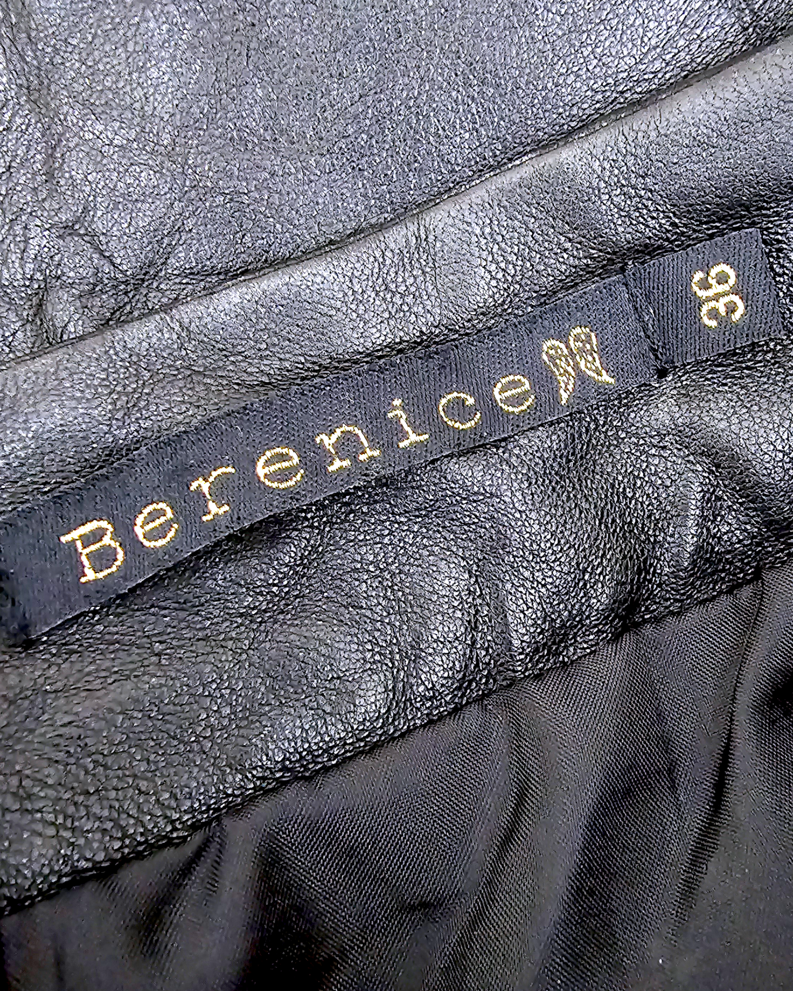 Jupe cuir noire métallisés                    BERENICE - 𝐌𝐚𝐫𝐢𝐧𝐚𝟒𝟒𝐟𝐚𝐦𝐢𝐥𝐲