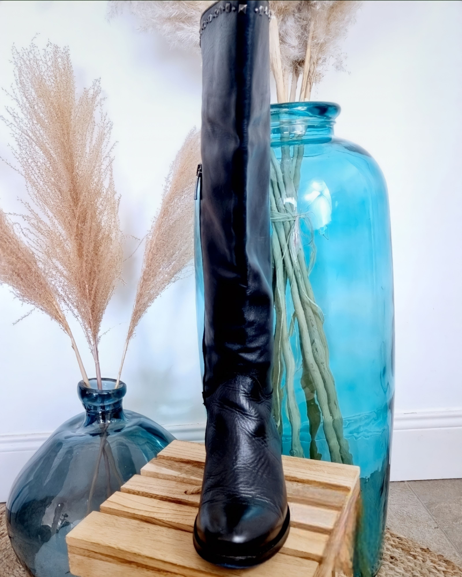 Cavalières cuir noires                          PIRANHA - 𝐌𝐚𝐫𝐢𝐧𝐚𝟒𝟒𝐟𝐚𝐦𝐢𝐥𝐲