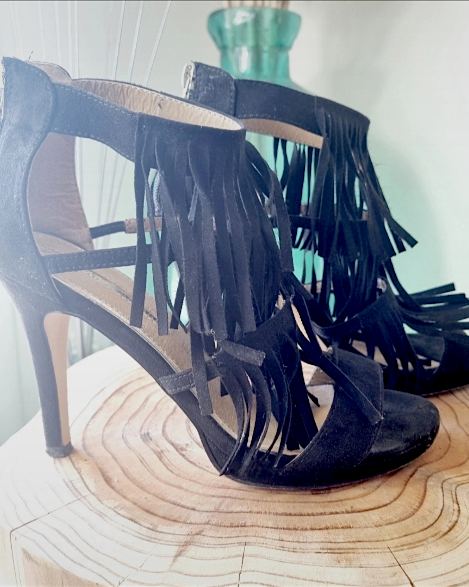 Sandales noires cuir à franges - 𝐌𝐚𝐫𝐢𝐧𝐚𝟒𝟒𝐟𝐚𝐦𝐢𝐥𝐲