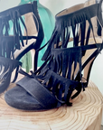 Sandales noires cuir à franges - 𝐌𝐚𝐫𝐢𝐧𝐚𝟒𝟒𝐟𝐚𝐦𝐢𝐥𝐲