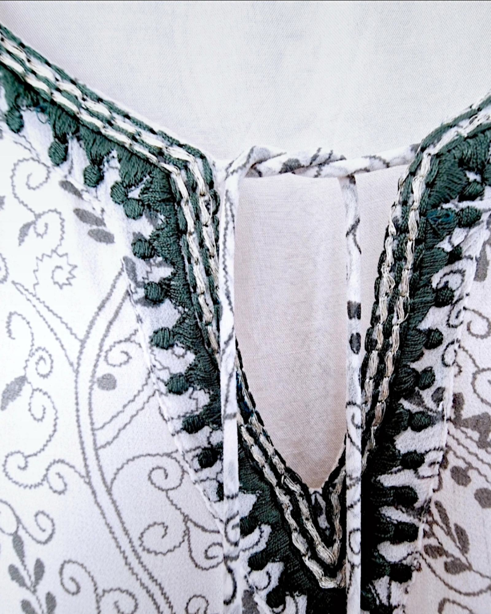 Blouse éthnique verte                          STELLA FOREST - 𝐌𝐚𝐫𝐢𝐧𝐚𝟒𝟒𝐟𝐚𝐦𝐢𝐥𝐲