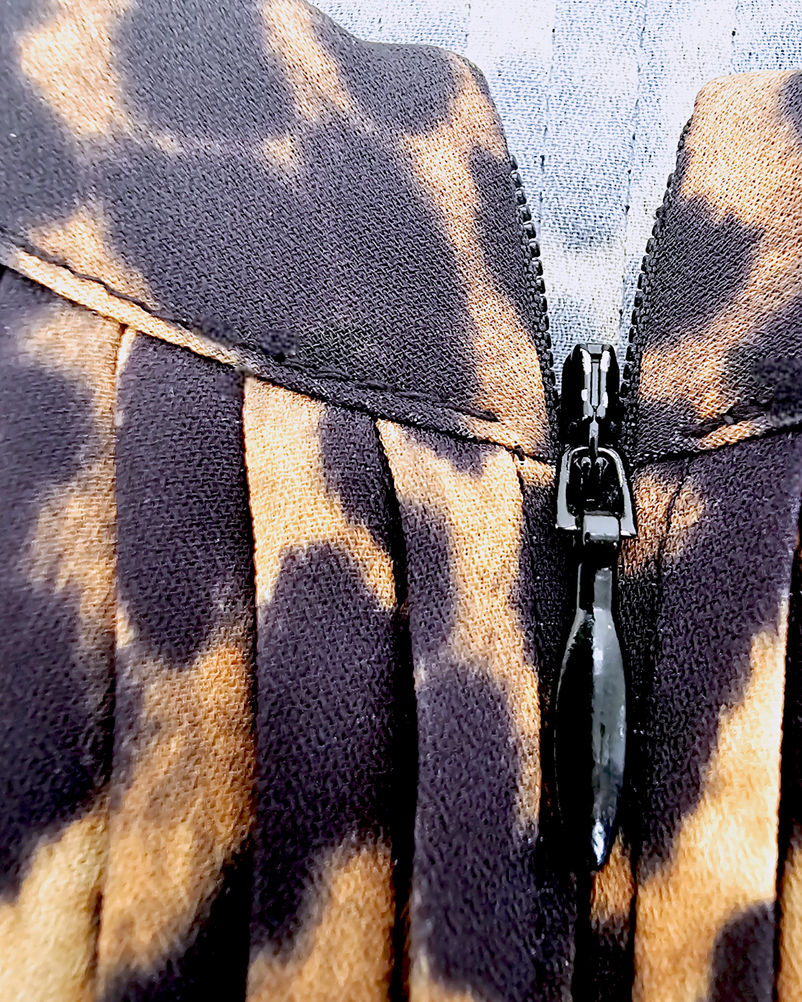 Robe grrr léopard T.36                                                      MAISON SCOTCH - 𝐌𝐚𝐫𝐢𝐧𝐚𝟒𝟒𝐟𝐚𝐦𝐢𝐥𝐲