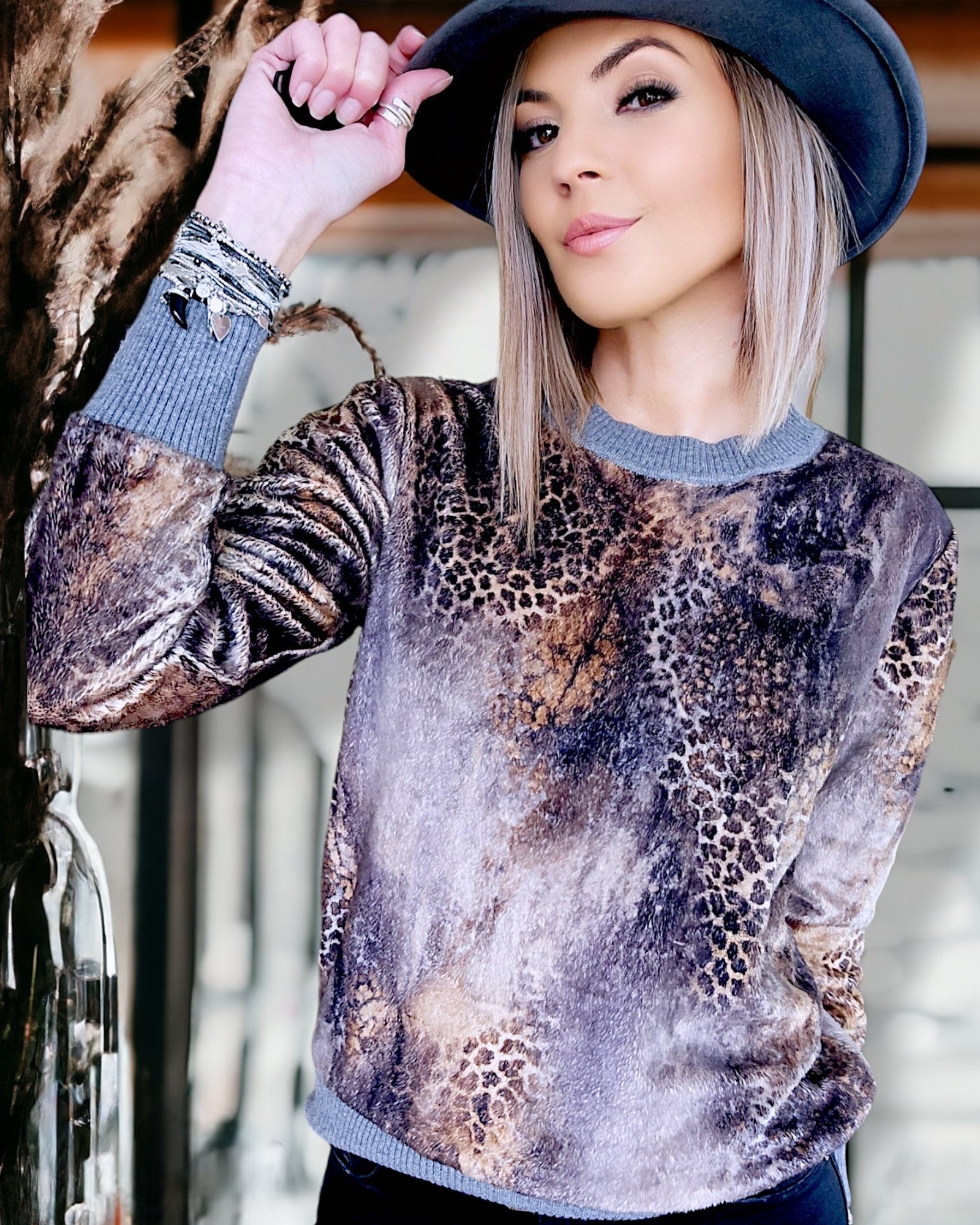 Sweat grrr                                            CAROLINE BISS - 𝐌𝐚𝐫𝐢𝐧𝐚𝟒𝟒𝐟𝐚𝐦𝐢𝐥𝐲