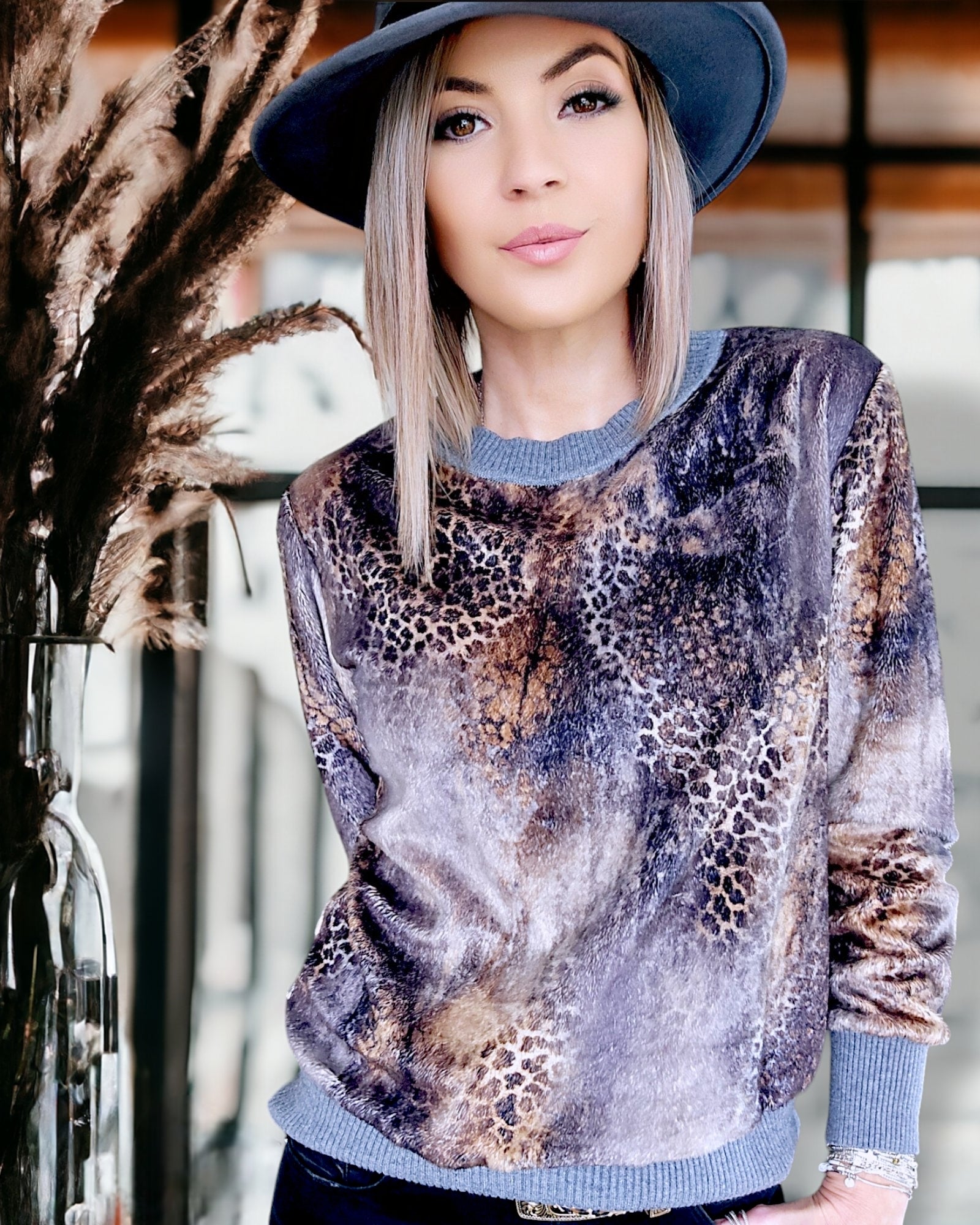 Sweat grrr                                            CAROLINE BISS - 𝐌𝐚𝐫𝐢𝐧𝐚𝟒𝟒𝐟𝐚𝐦𝐢𝐥𝐲
