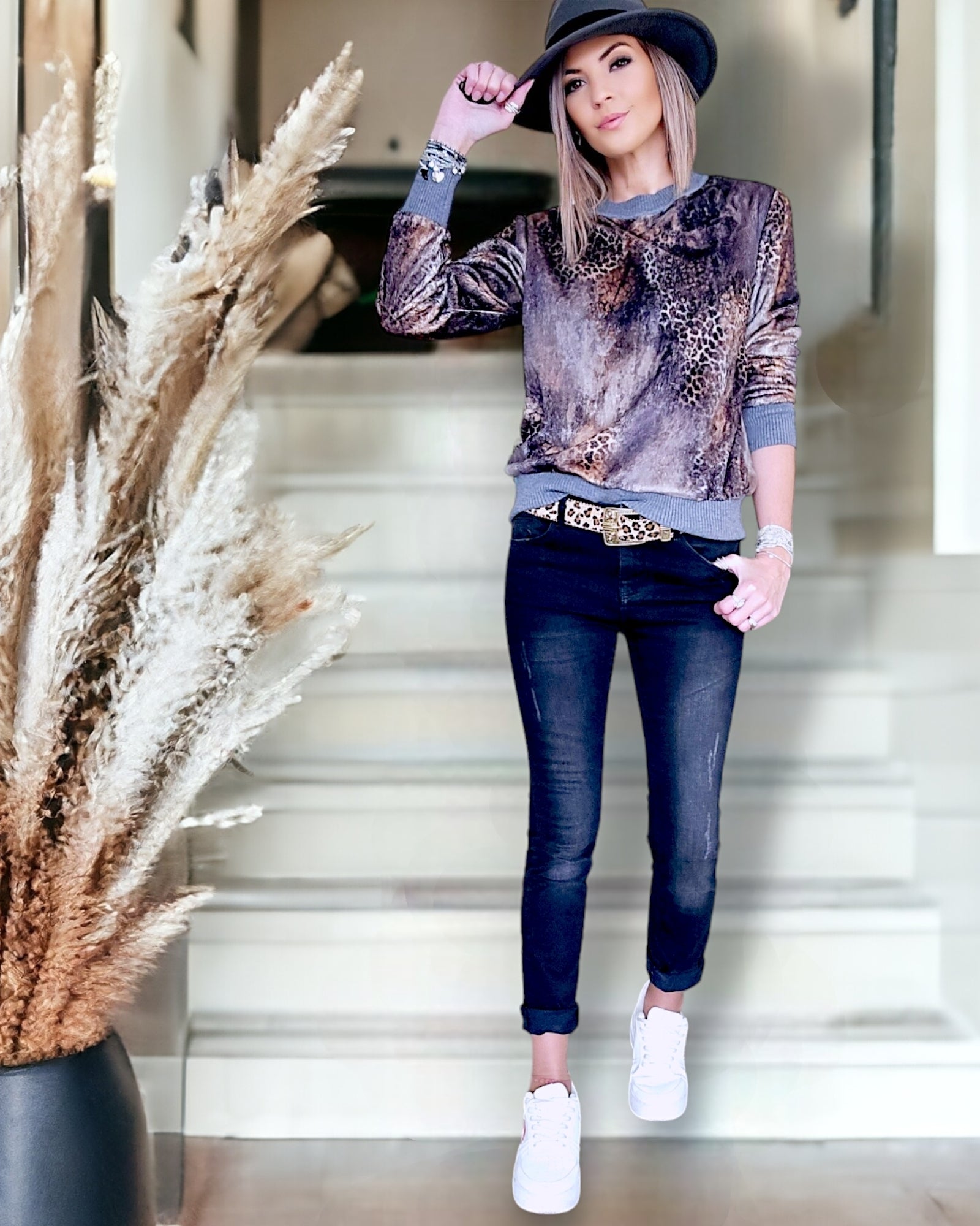 Sweat grrr                                            CAROLINE BISS - 𝐌𝐚𝐫𝐢𝐧𝐚𝟒𝟒𝐟𝐚𝐦𝐢𝐥𝐲