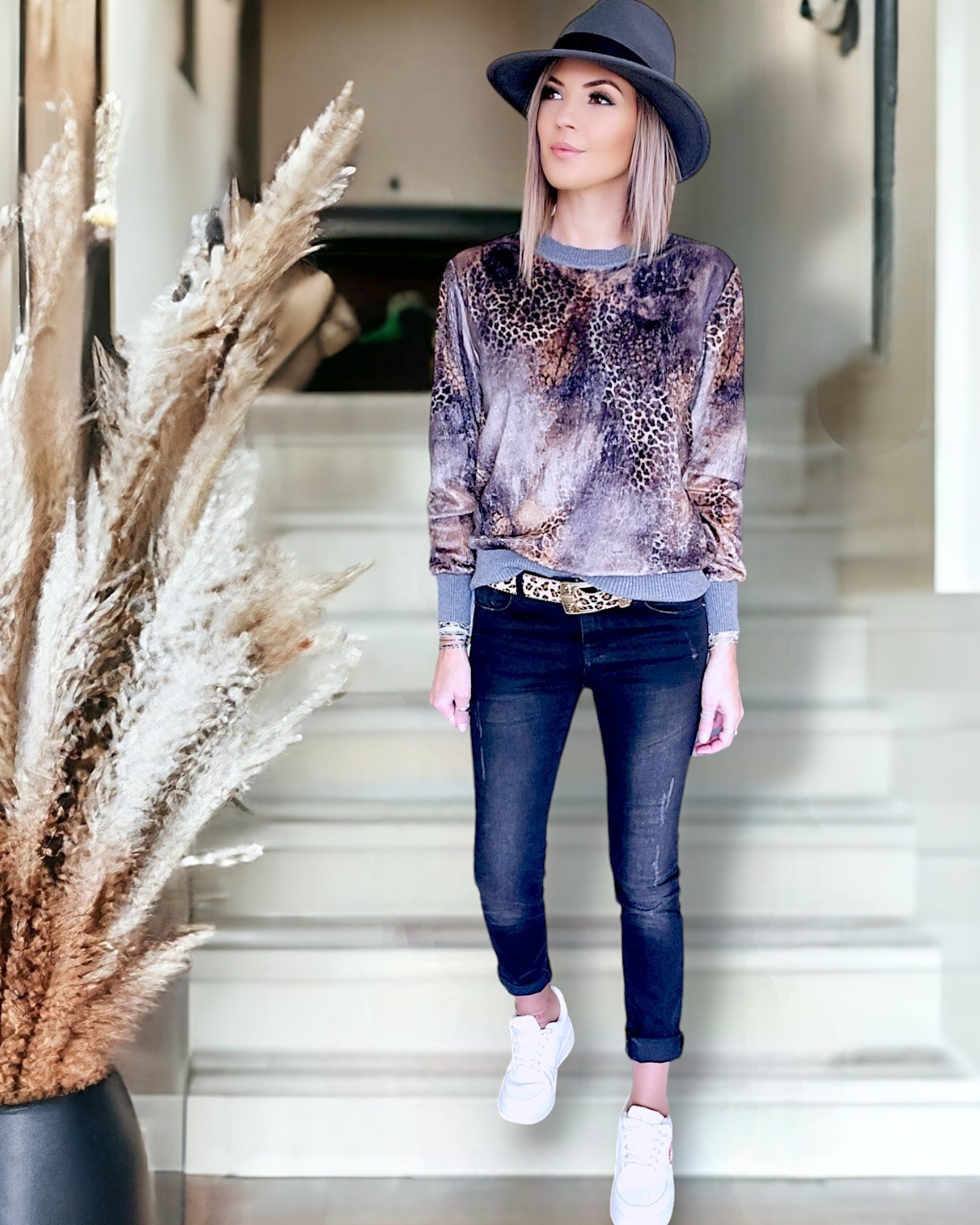 Sweat grrr                                            CAROLINE BISS - 𝐌𝐚𝐫𝐢𝐧𝐚𝟒𝟒𝐟𝐚𝐦𝐢𝐥𝐲