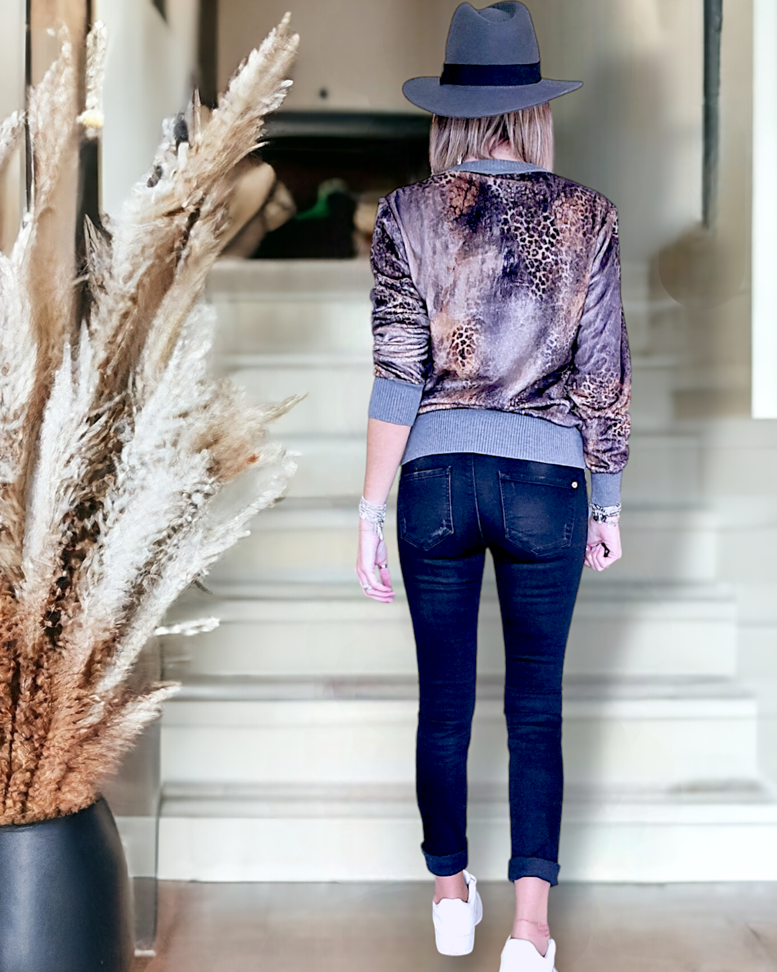 Sweat grrr                                            CAROLINE BISS - 𝐌𝐚𝐫𝐢𝐧𝐚𝟒𝟒𝐟𝐚𝐦𝐢𝐥𝐲