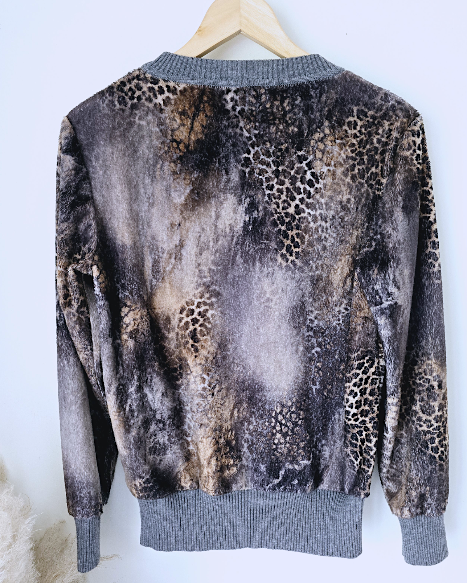 Sweat grrr                                            CAROLINE BISS - 𝐌𝐚𝐫𝐢𝐧𝐚𝟒𝟒𝐟𝐚𝐦𝐢𝐥𝐲