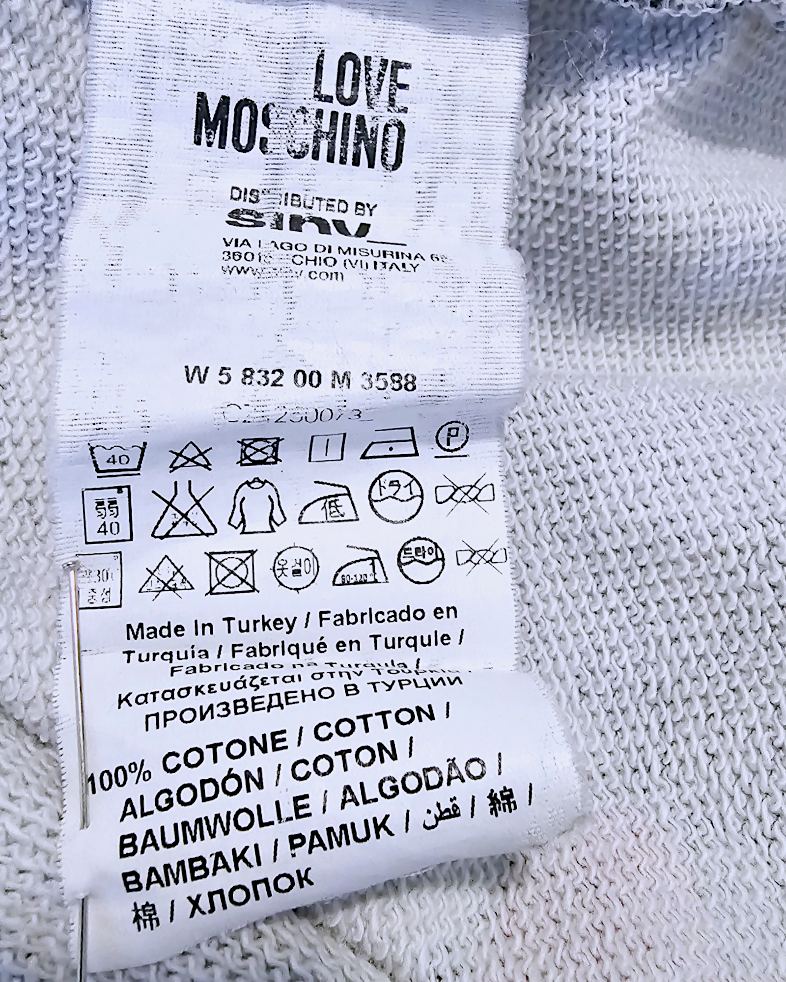 Robe sweat Love                                 LOVE MOSCHINO - 𝐌𝐚𝐫𝐢𝐧𝐚𝟒𝟒𝐟𝐚𝐦𝐢𝐥𝐲