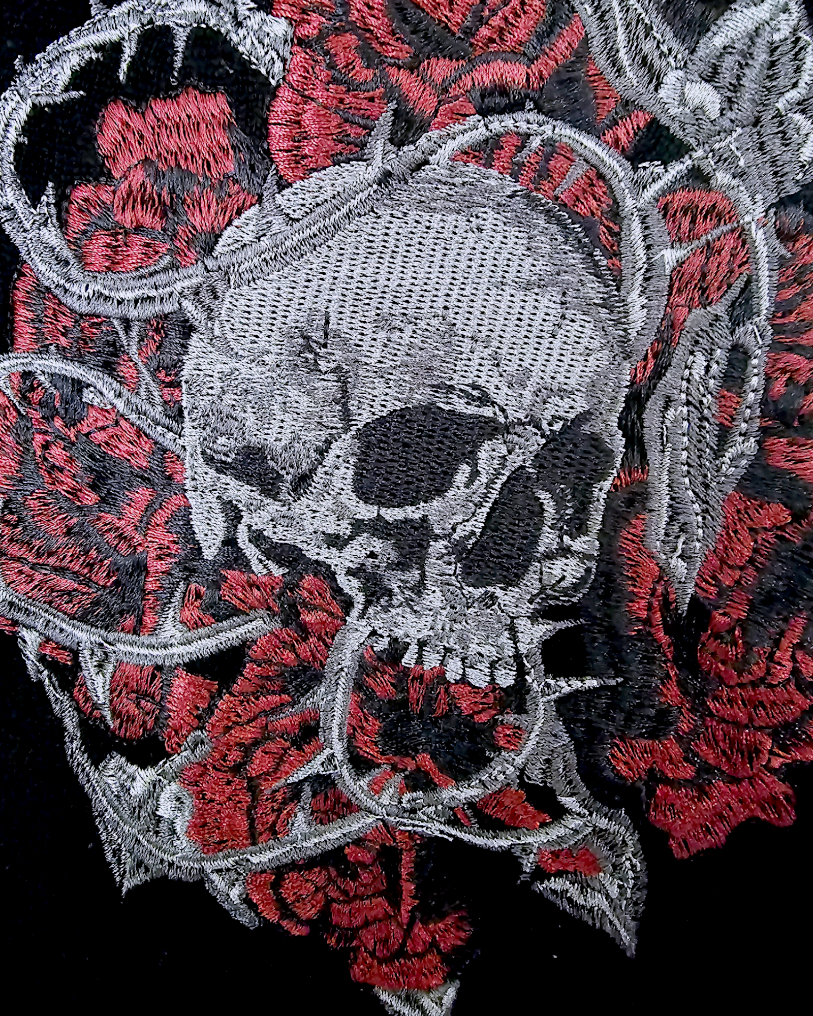 Pull noir skull                                       THE KOOPLES - 𝐌𝐚𝐫𝐢𝐧𝐚𝟒𝟒𝐟𝐚𝐦𝐢𝐥𝐲