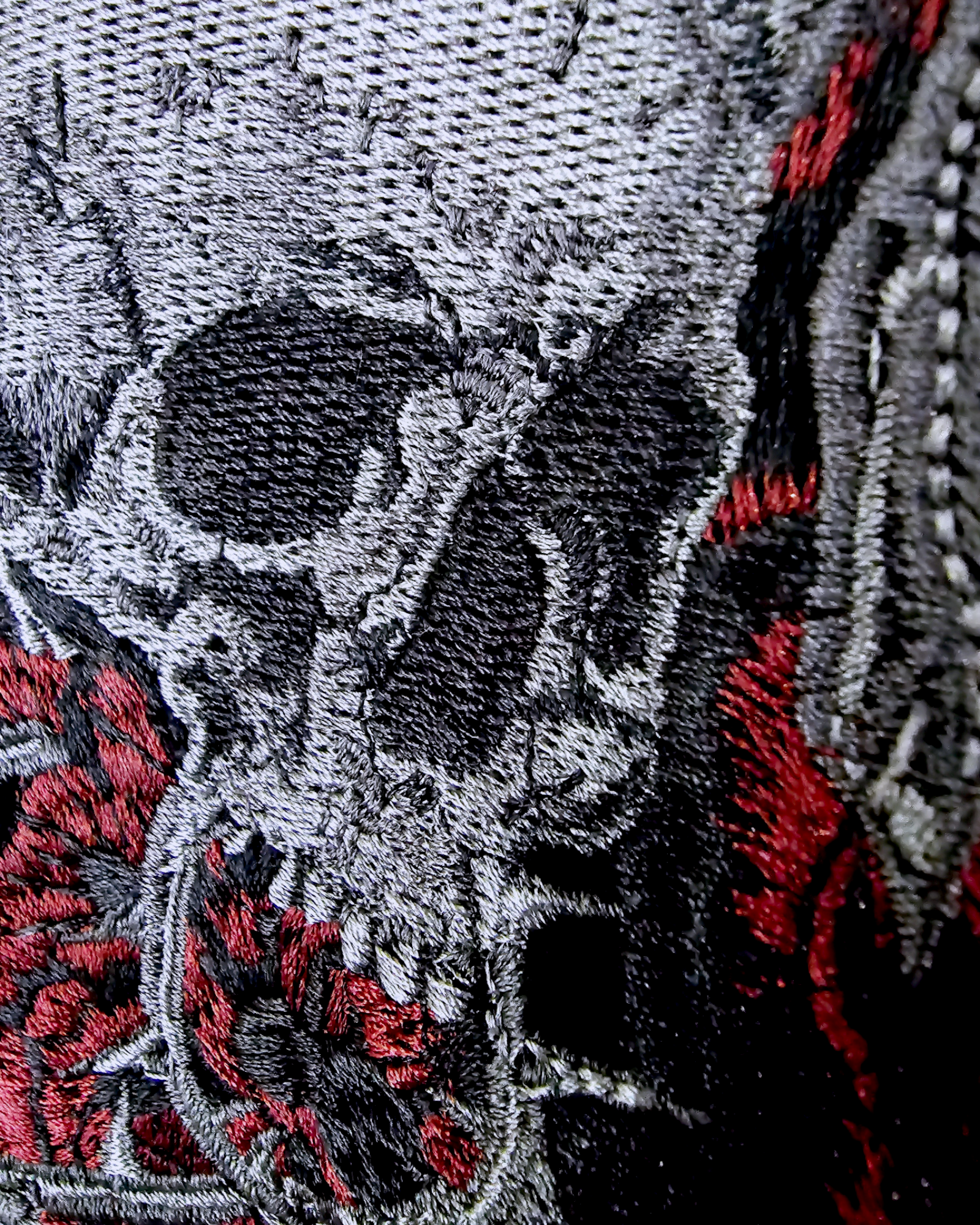 Pull noir skull                                       THE KOOPLES - 𝐌𝐚𝐫𝐢𝐧𝐚𝟒𝟒𝐟𝐚𝐦𝐢𝐥𝐲