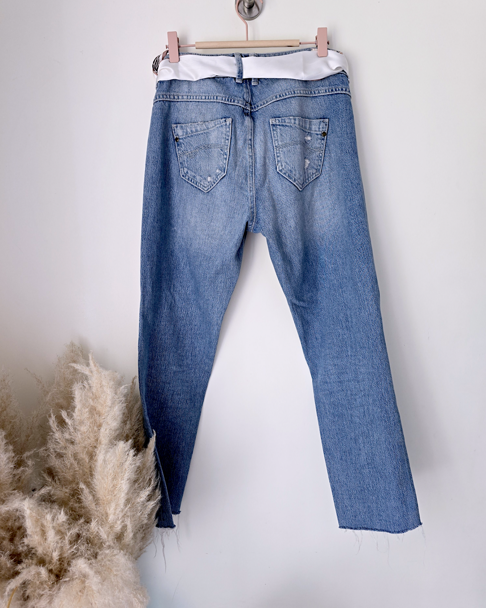 Jean bleu 7/8è + ruban - 𝐌𝐚𝐫𝐢𝐧𝐚𝟒𝟒𝐟𝐚𝐦𝐢𝐥𝐲