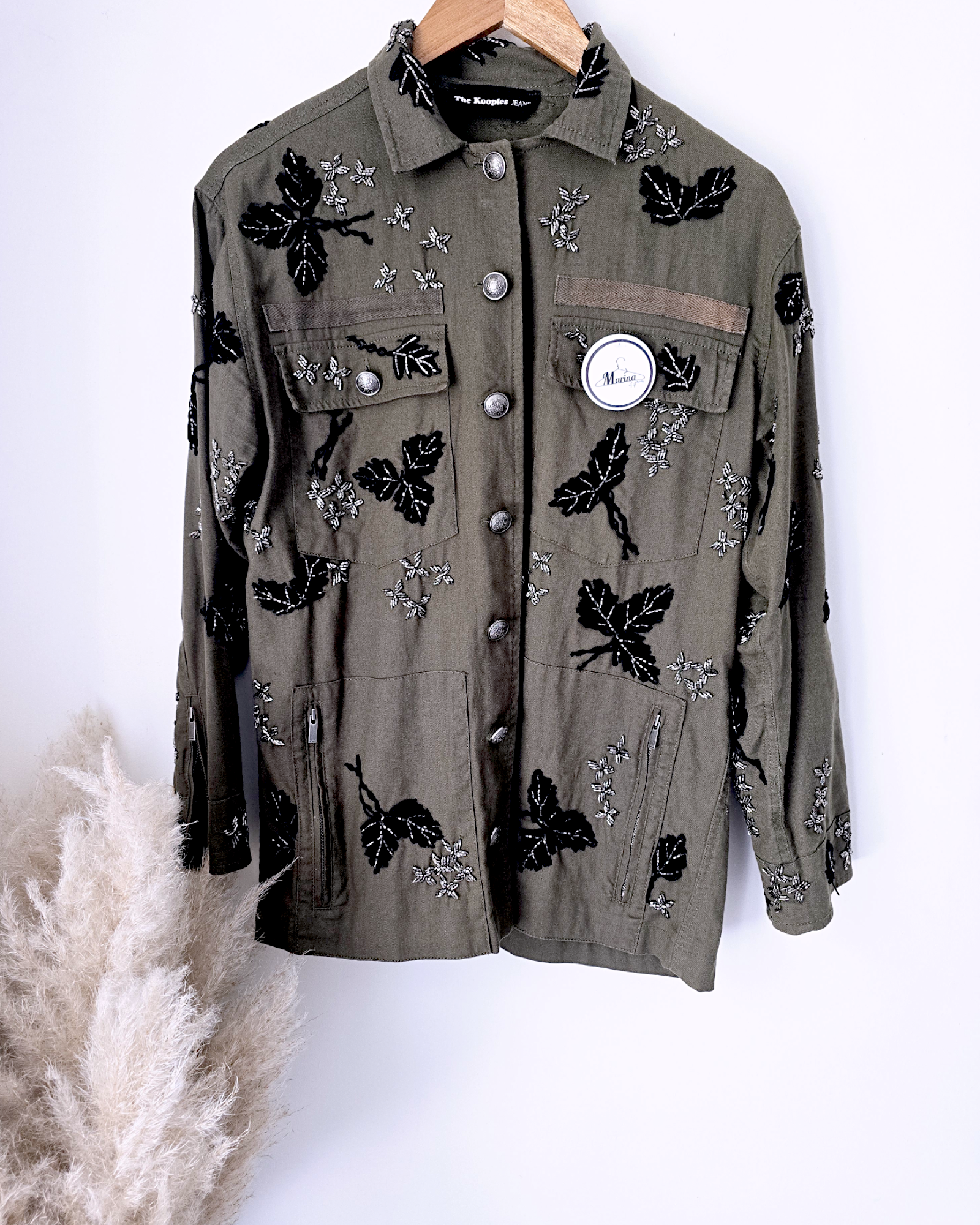 Saharienne kaki en perles - 𝐌𝐚𝐫𝐢𝐧𝐚𝟒𝟒𝐟𝐚𝐦𝐢𝐥𝐲