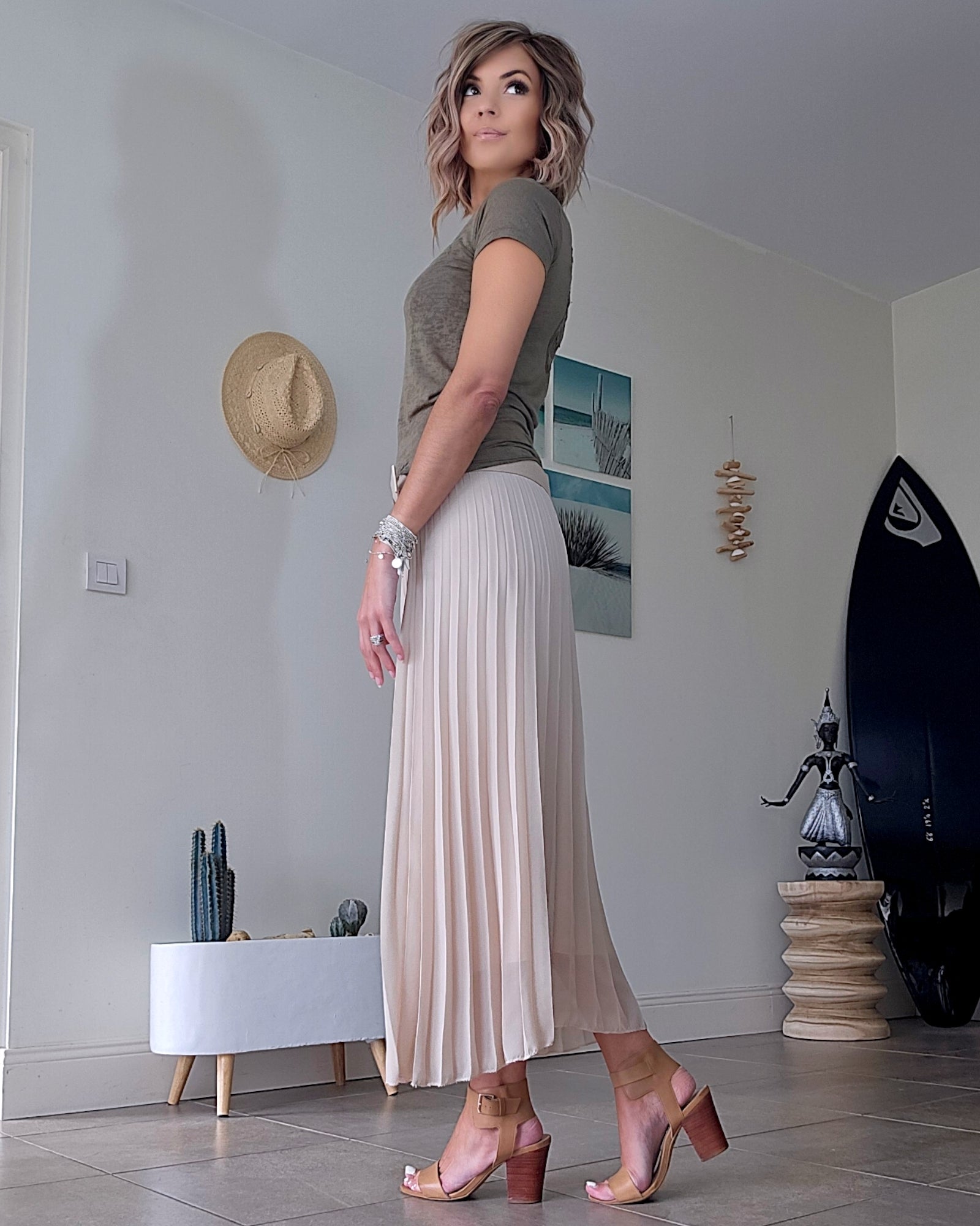 Jupe midi beige - 𝐌𝐚𝐫𝐢𝐧𝐚𝟒𝟒𝐟𝐚𝐦𝐢𝐥𝐲