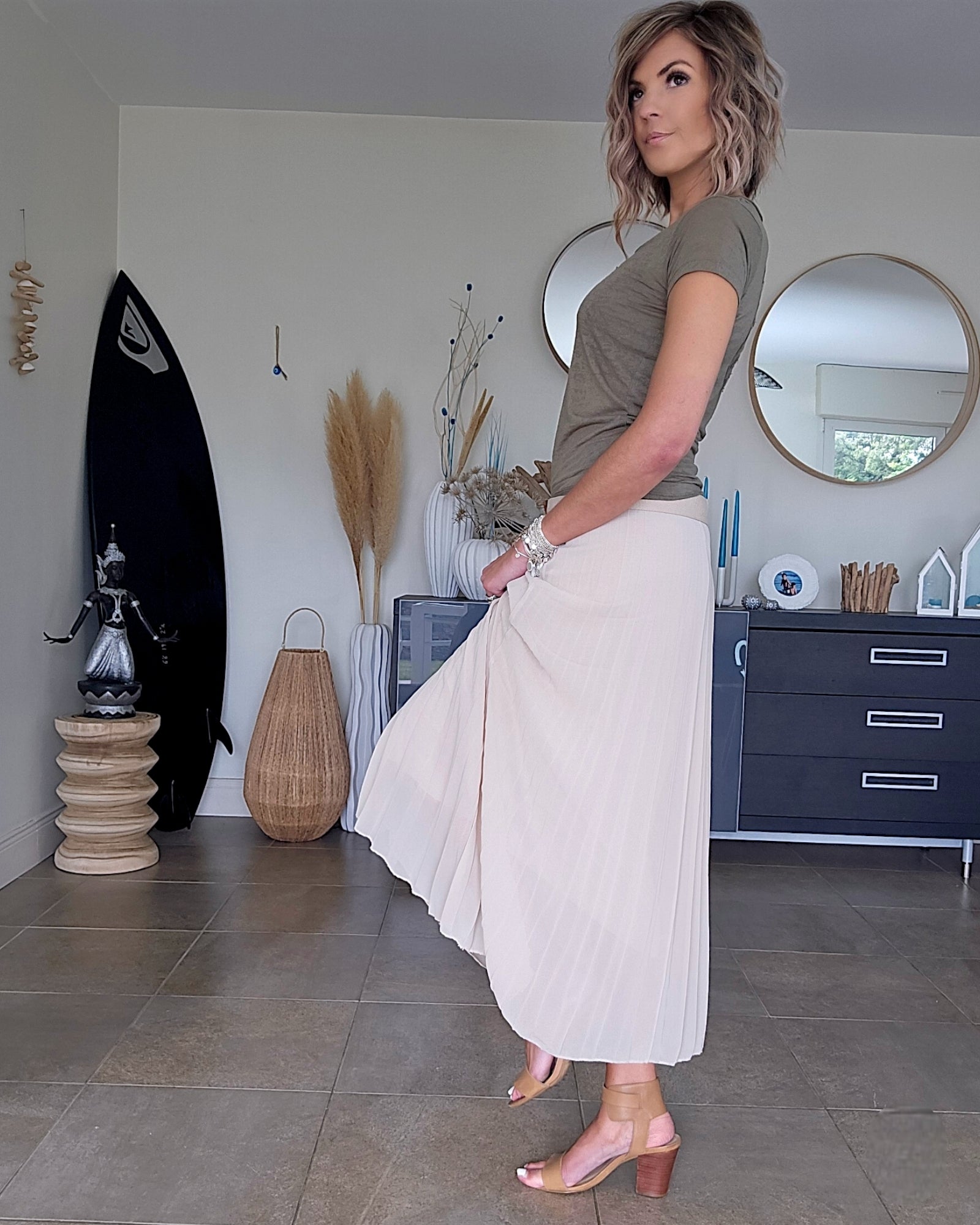 Jupe midi beige - 𝐌𝐚𝐫𝐢𝐧𝐚𝟒𝟒𝐟𝐚𝐦𝐢𝐥𝐲