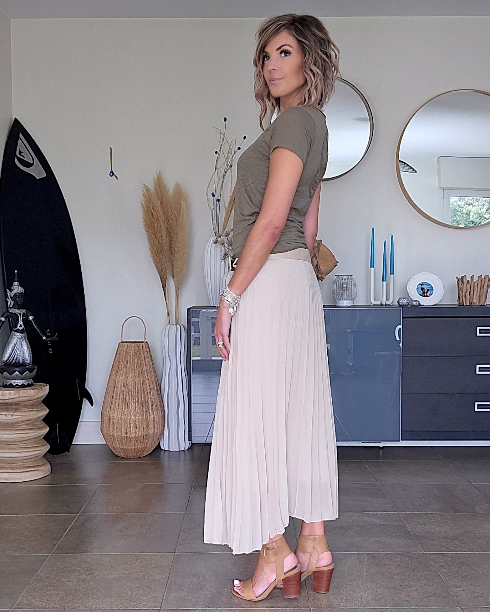 Jupe midi beige - 𝐌𝐚𝐫𝐢𝐧𝐚𝟒𝟒𝐟𝐚𝐦𝐢𝐥𝐲