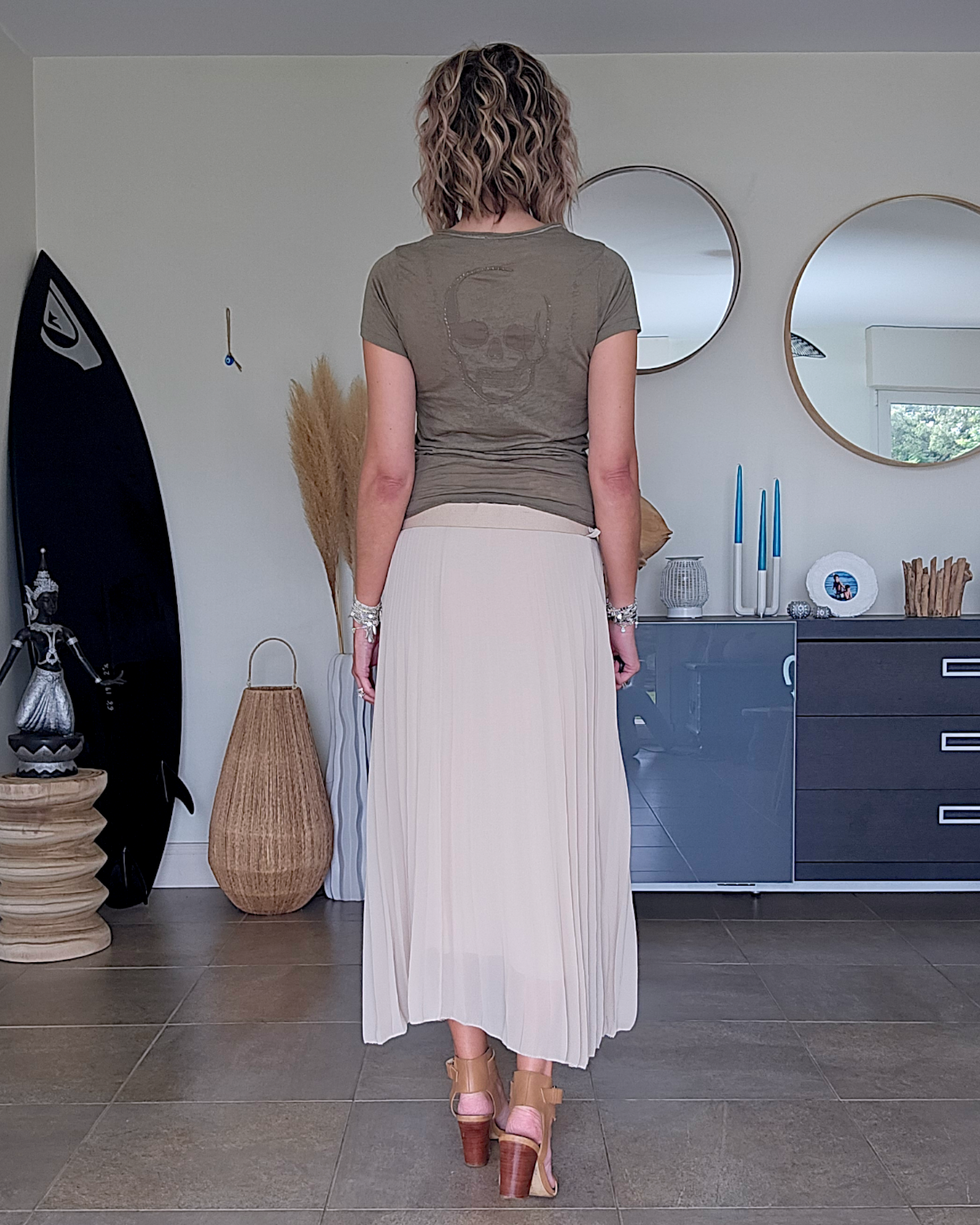 Jupe midi beige - 𝐌𝐚𝐫𝐢𝐧𝐚𝟒𝟒𝐟𝐚𝐦𝐢𝐥𝐲