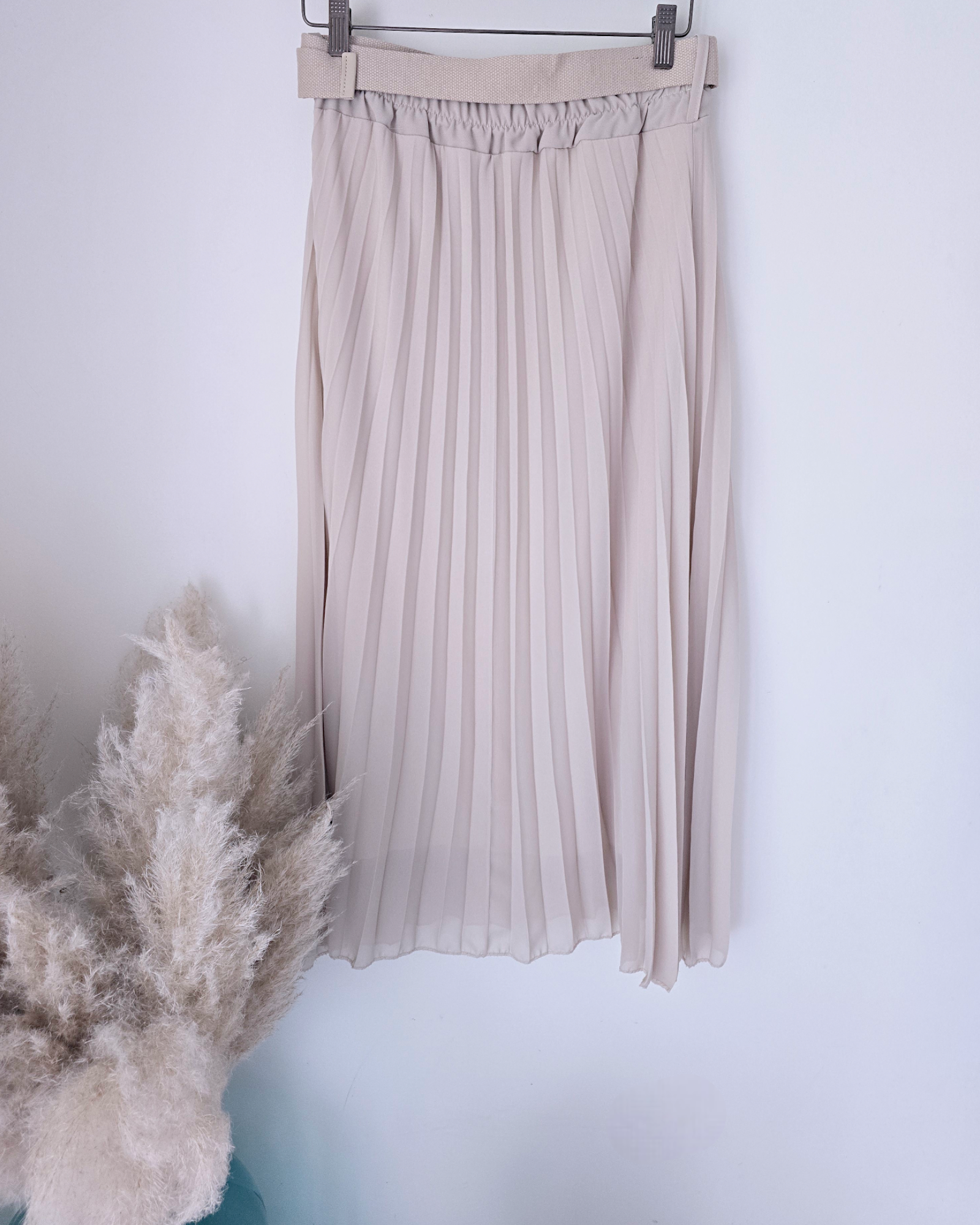 Jupe midi beige - 𝐌𝐚𝐫𝐢𝐧𝐚𝟒𝟒𝐟𝐚𝐦𝐢𝐥𝐲