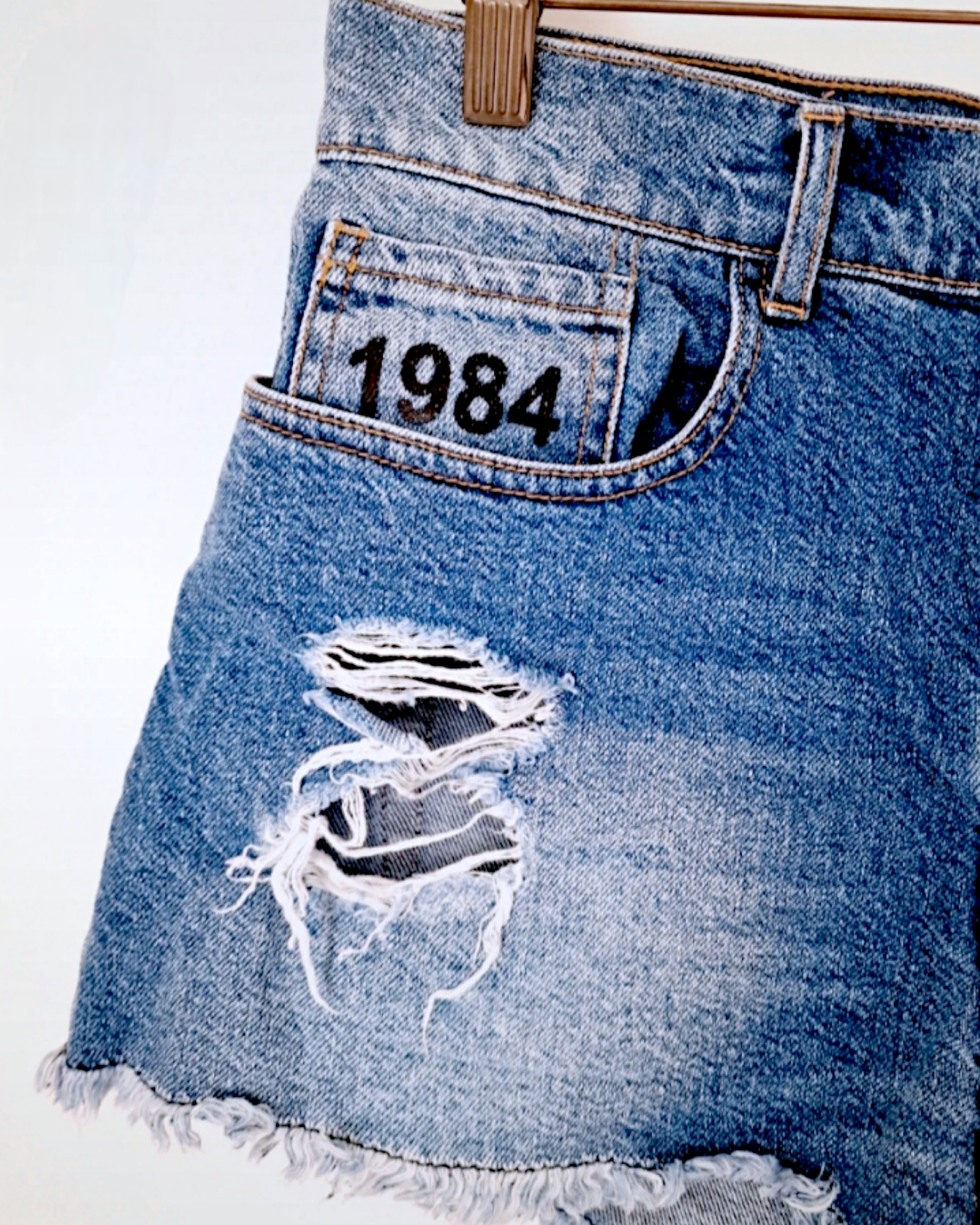 Short en denim bleu - 𝐌𝐚𝐫𝐢𝐧𝐚𝟒𝟒𝐟𝐚𝐦𝐢𝐥𝐲