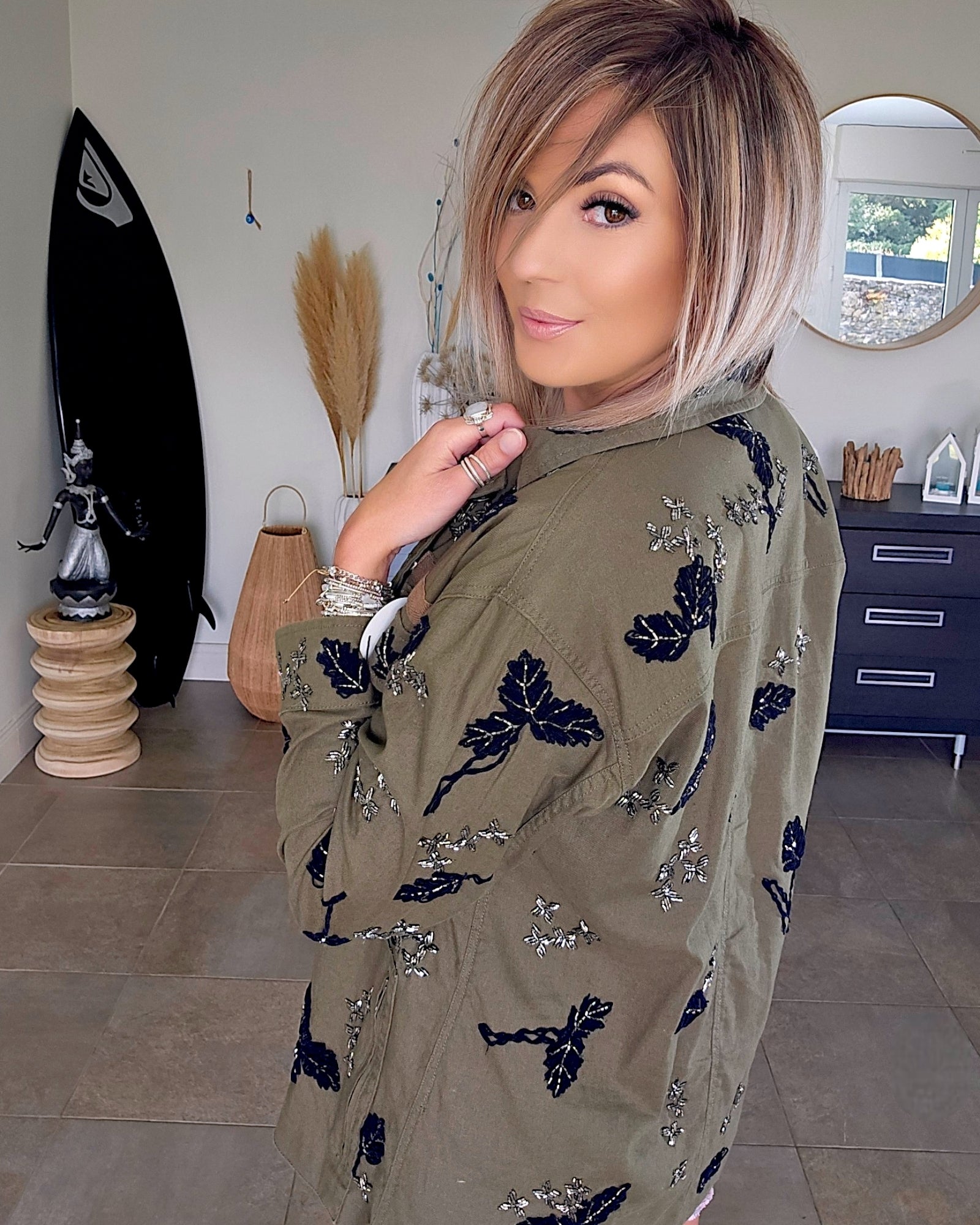 Saharienne kaki en perles - 𝐌𝐚𝐫𝐢𝐧𝐚𝟒𝟒𝐟𝐚𝐦𝐢𝐥𝐲