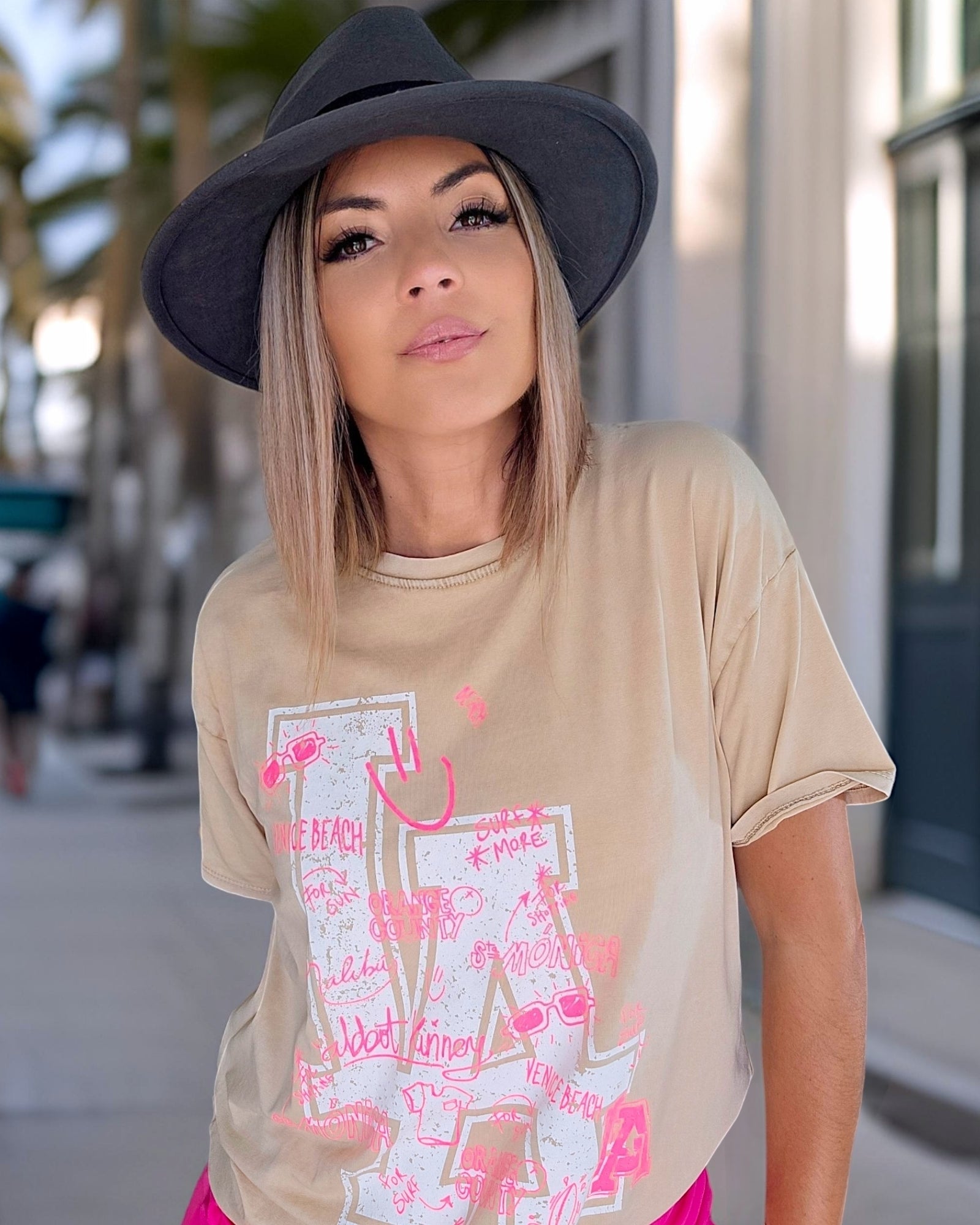 Tee-shirt beige L.A - 𝐌𝐚𝐫𝐢𝐧𝐚𝟒𝟒𝐟𝐚𝐦𝐢𝐥𝐲