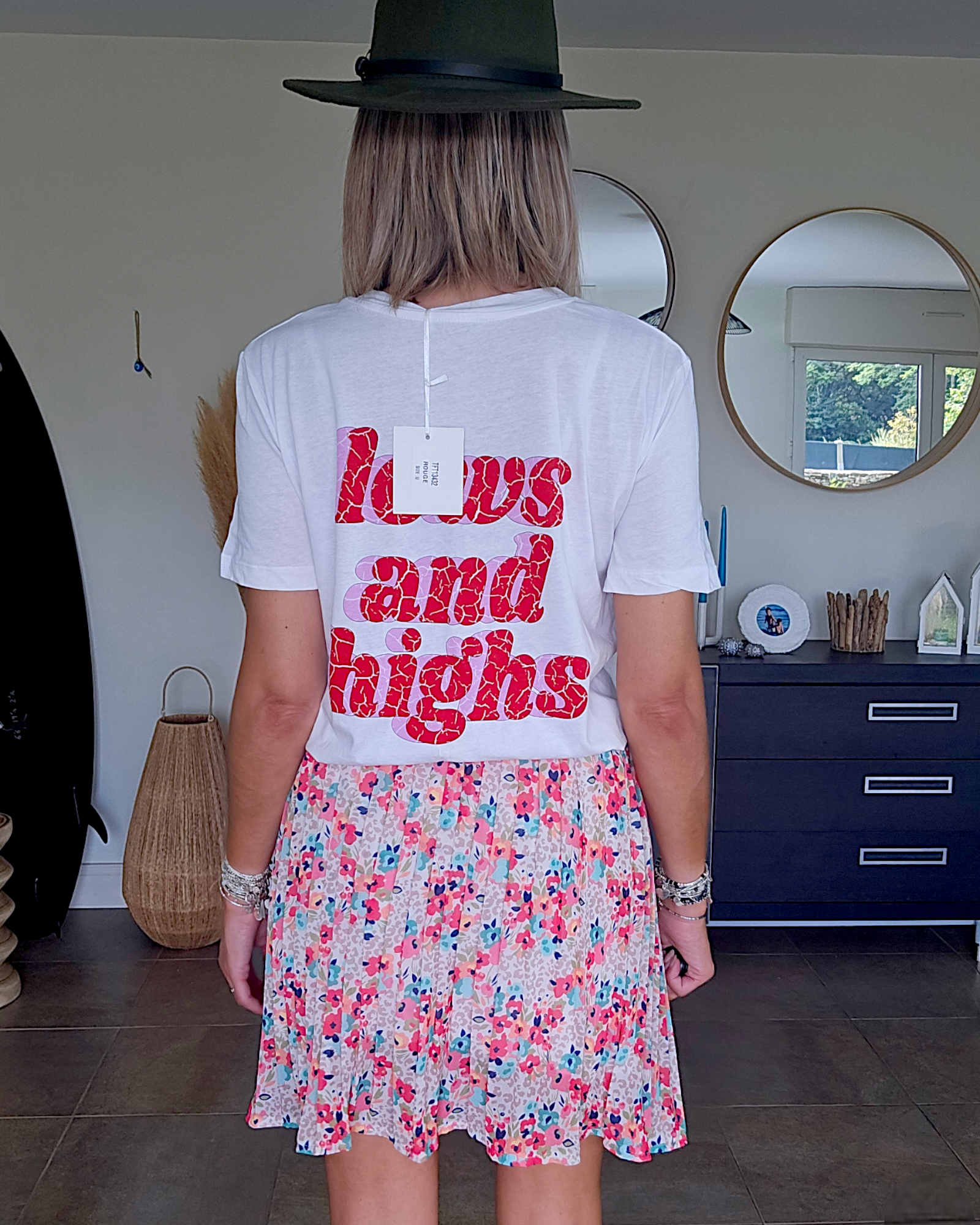 Tee-shirt blanc à tag - 𝐌𝐚𝐫𝐢𝐧𝐚𝟒𝟒𝐟𝐚𝐦𝐢𝐥𝐲