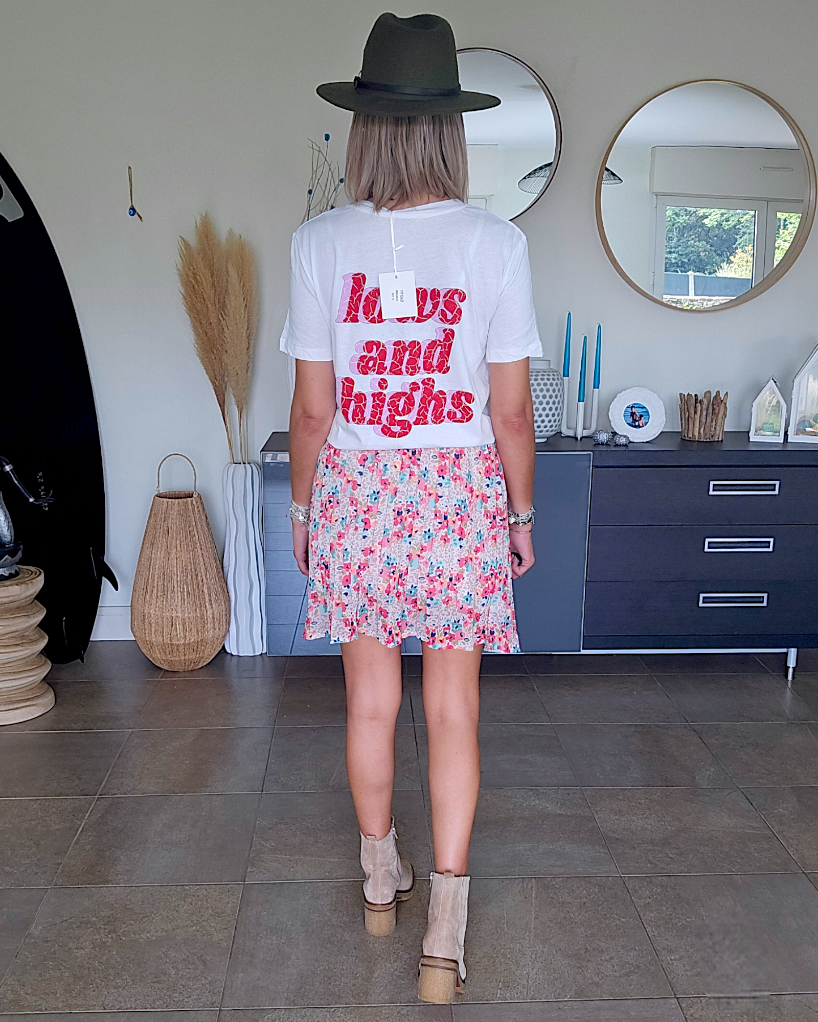 Tee-shirt blanc à tag - 𝐌𝐚𝐫𝐢𝐧𝐚𝟒𝟒𝐟𝐚𝐦𝐢𝐥𝐲