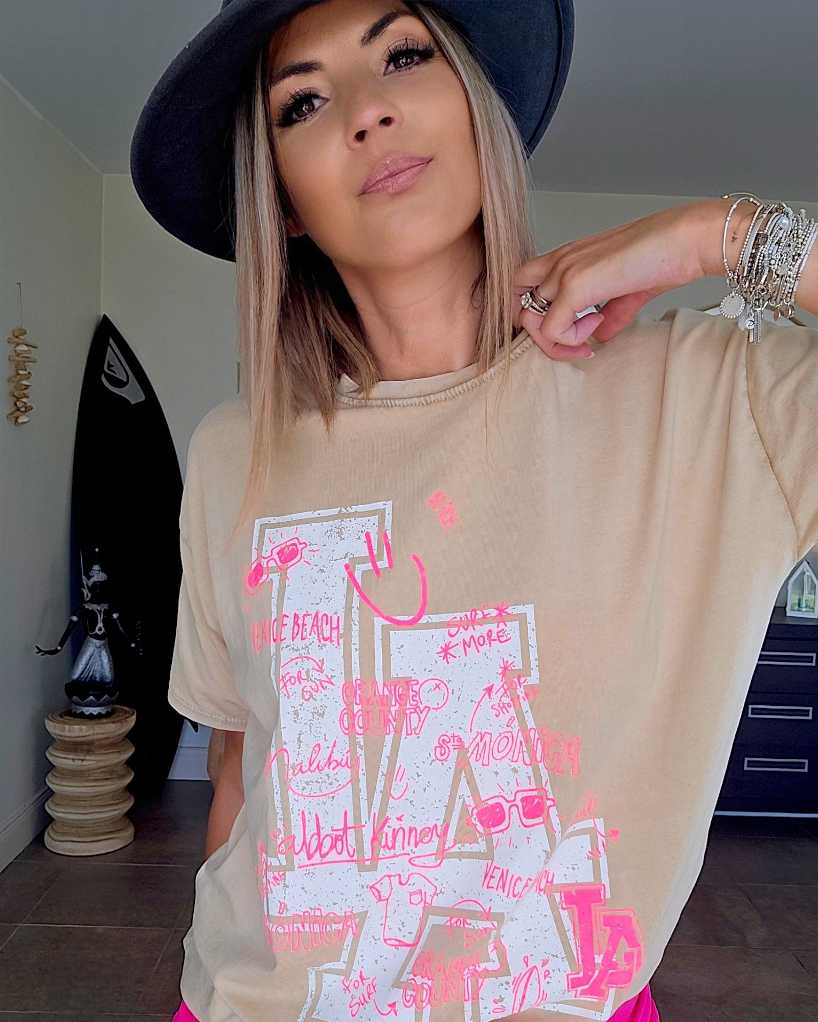 Tee-shirt beige L.A - 𝐌𝐚𝐫𝐢𝐧𝐚𝟒𝟒𝐟𝐚𝐦𝐢𝐥𝐲