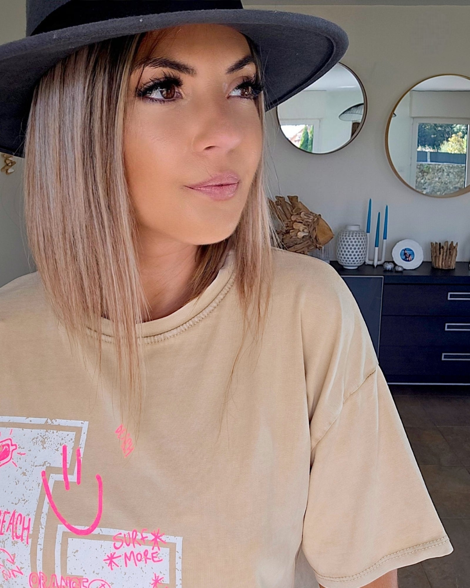 Tee-shirt beige L.A - 𝐌𝐚𝐫𝐢𝐧𝐚𝟒𝟒𝐟𝐚𝐦𝐢𝐥𝐲
