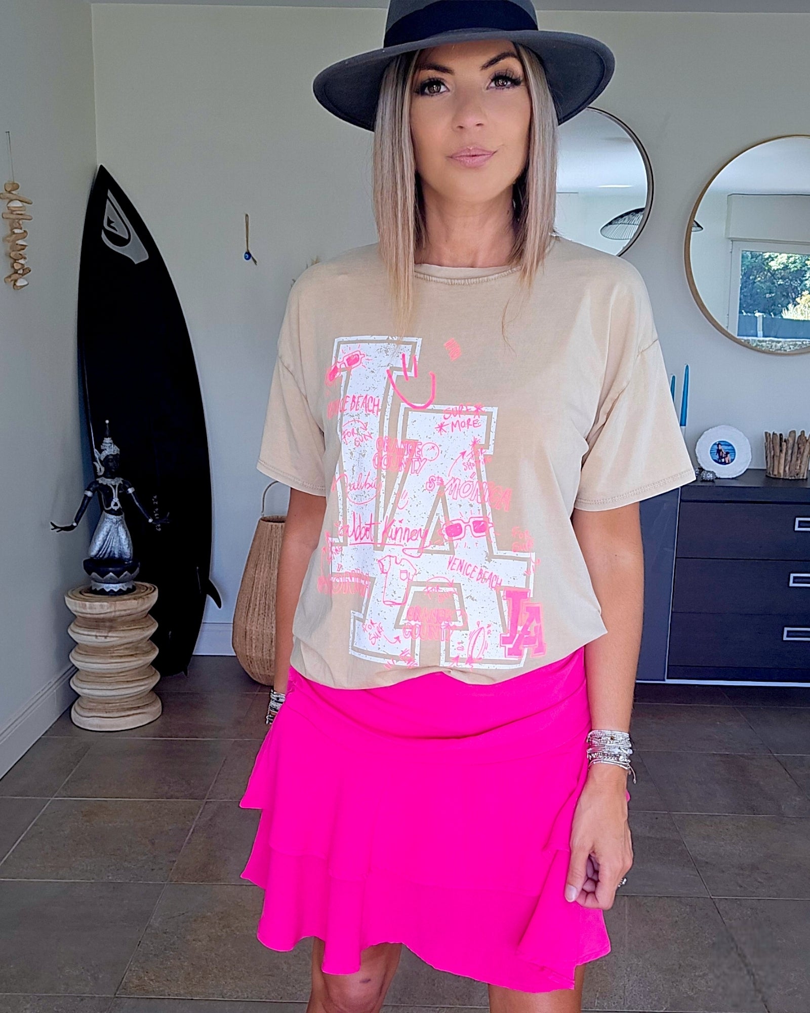 Tee-shirt beige L.A - 𝐌𝐚𝐫𝐢𝐧𝐚𝟒𝟒𝐟𝐚𝐦𝐢𝐥𝐲
