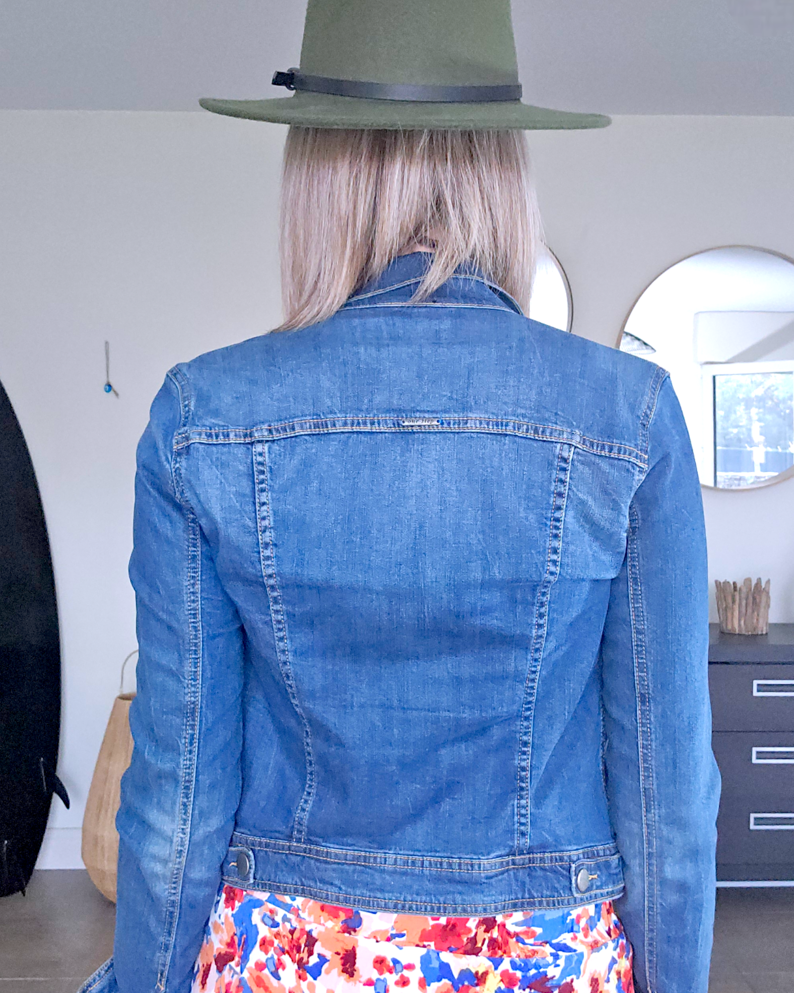 Veste cloutés en denim - 𝐌𝐚𝐫𝐢𝐧𝐚𝟒𝟒𝐟𝐚𝐦𝐢𝐥𝐲