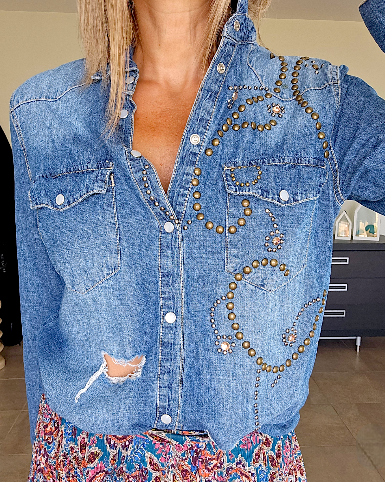 Chemise cloutées en denim - 𝐌𝐚𝐫𝐢𝐧𝐚𝟒𝟒𝐟𝐚𝐦𝐢𝐥𝐲