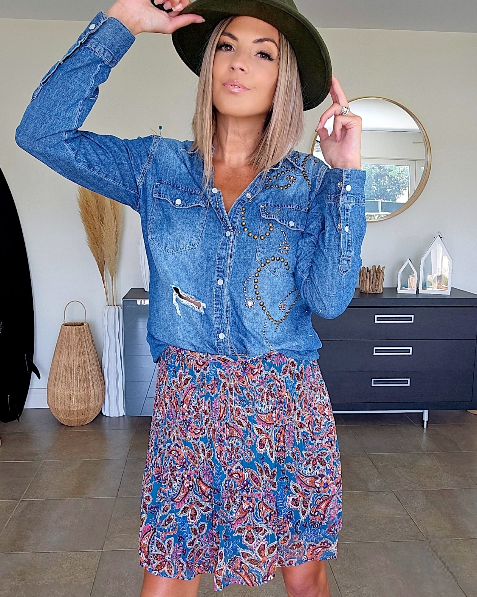 Chemise cloutées en denim - 𝐌𝐚𝐫𝐢𝐧𝐚𝟒𝟒𝐟𝐚𝐦𝐢𝐥𝐲