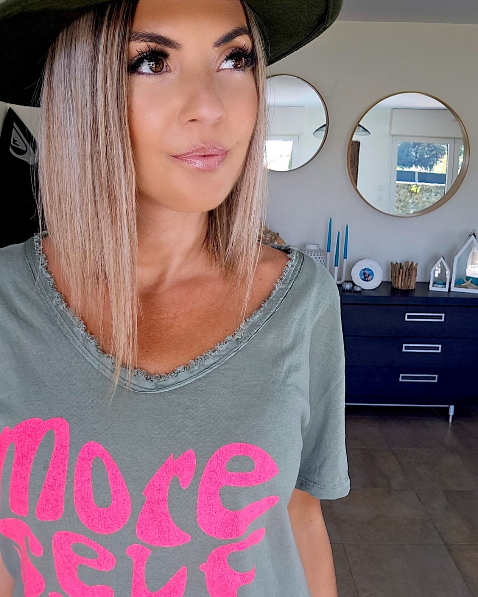 Tee-shirt à tag kaki - 𝐌𝐚𝐫𝐢𝐧𝐚𝟒𝟒𝐟𝐚𝐦𝐢𝐥𝐲