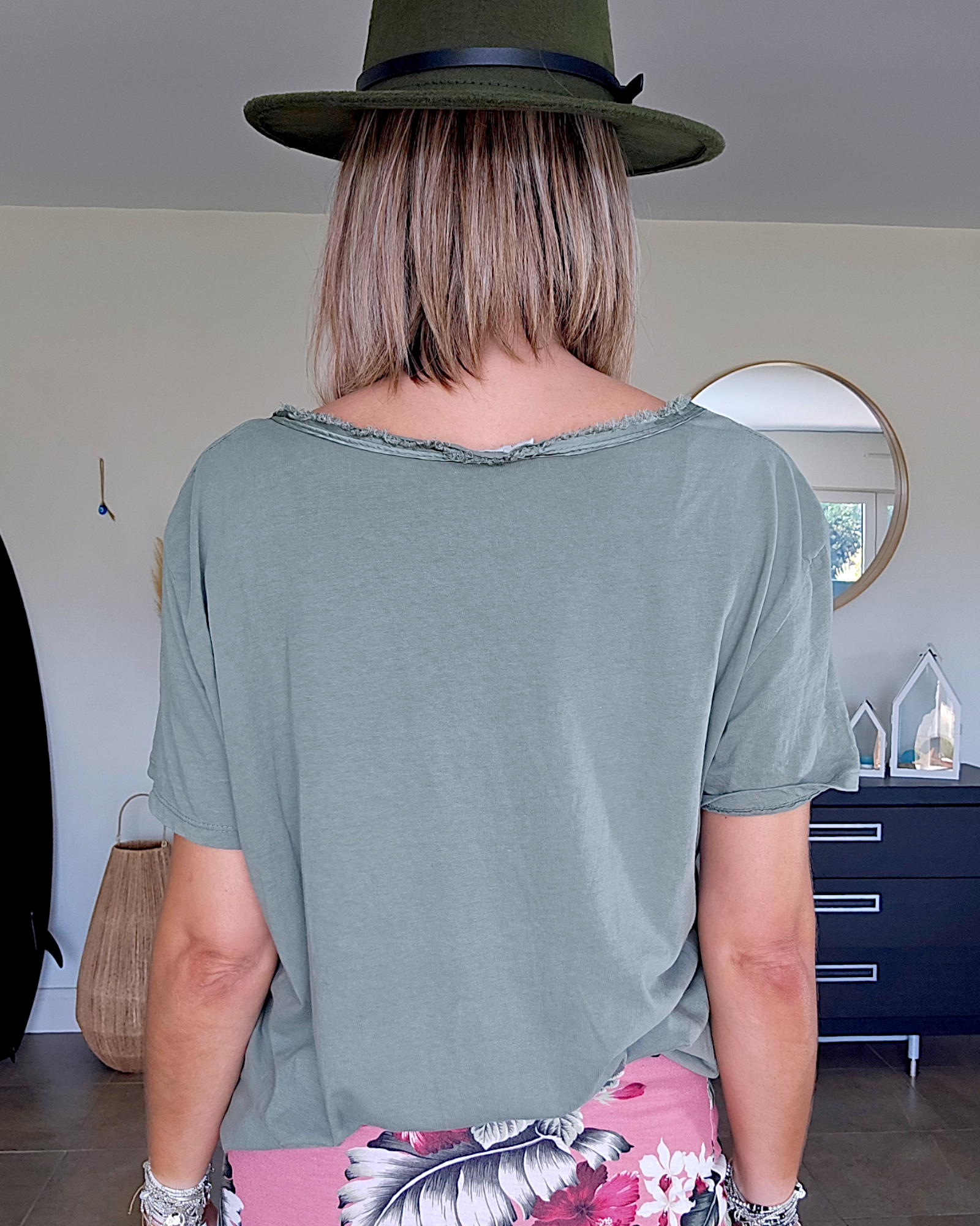 Tee-shirt à tag kaki - 𝐌𝐚𝐫𝐢𝐧𝐚𝟒𝟒𝐟𝐚𝐦𝐢𝐥𝐲