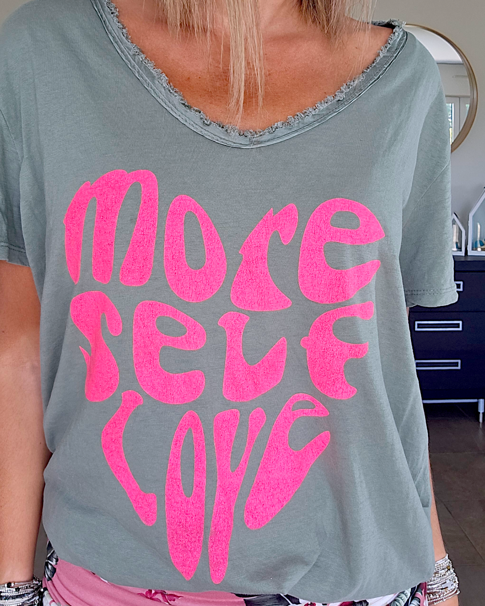 Tee-shirt à tag kaki - 𝐌𝐚𝐫𝐢𝐧𝐚𝟒𝟒𝐟𝐚𝐦𝐢𝐥𝐲