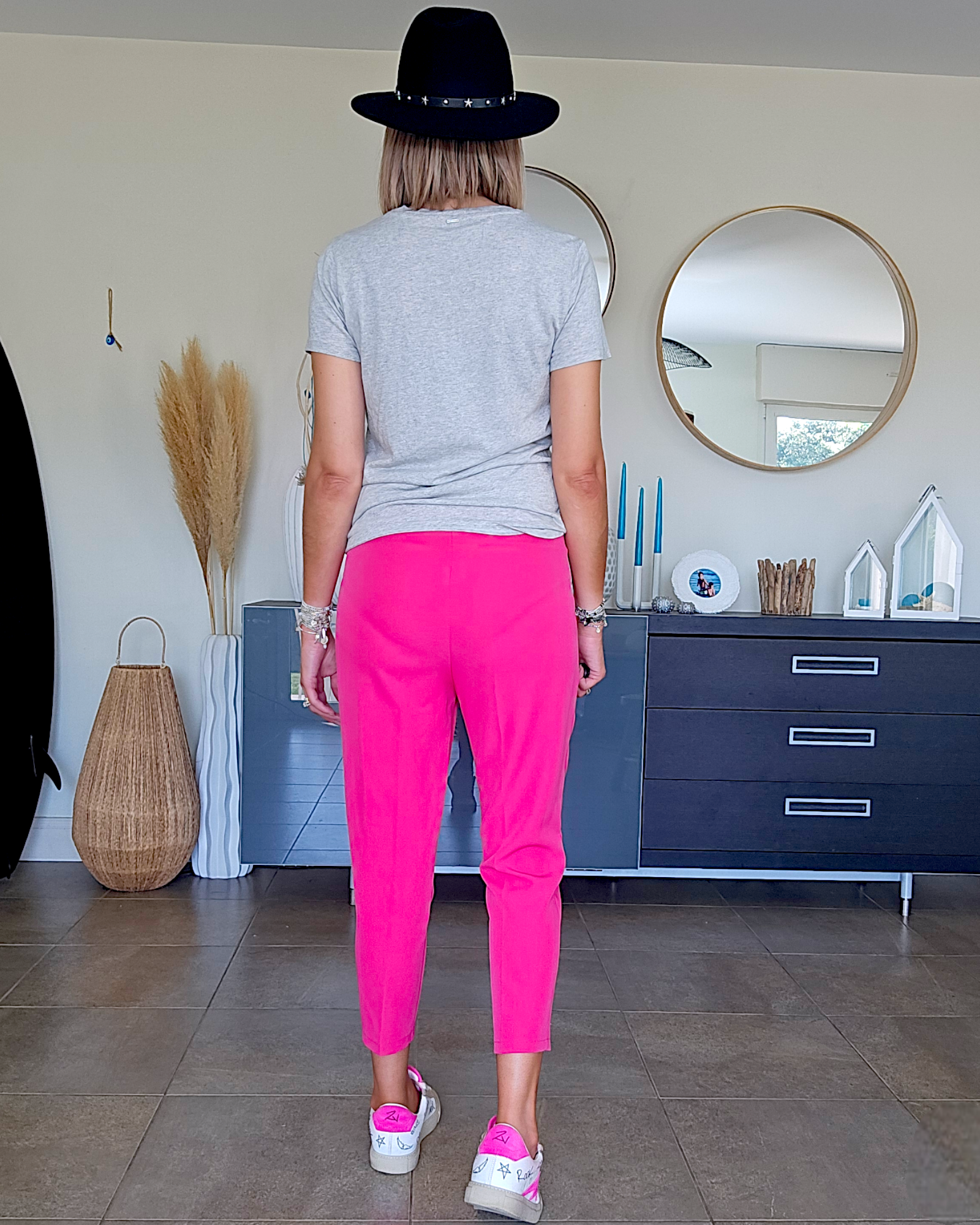 Tee-shirt gris à tag - 𝐌𝐚𝐫𝐢𝐧𝐚𝟒𝟒𝐟𝐚𝐦𝐢𝐥𝐲