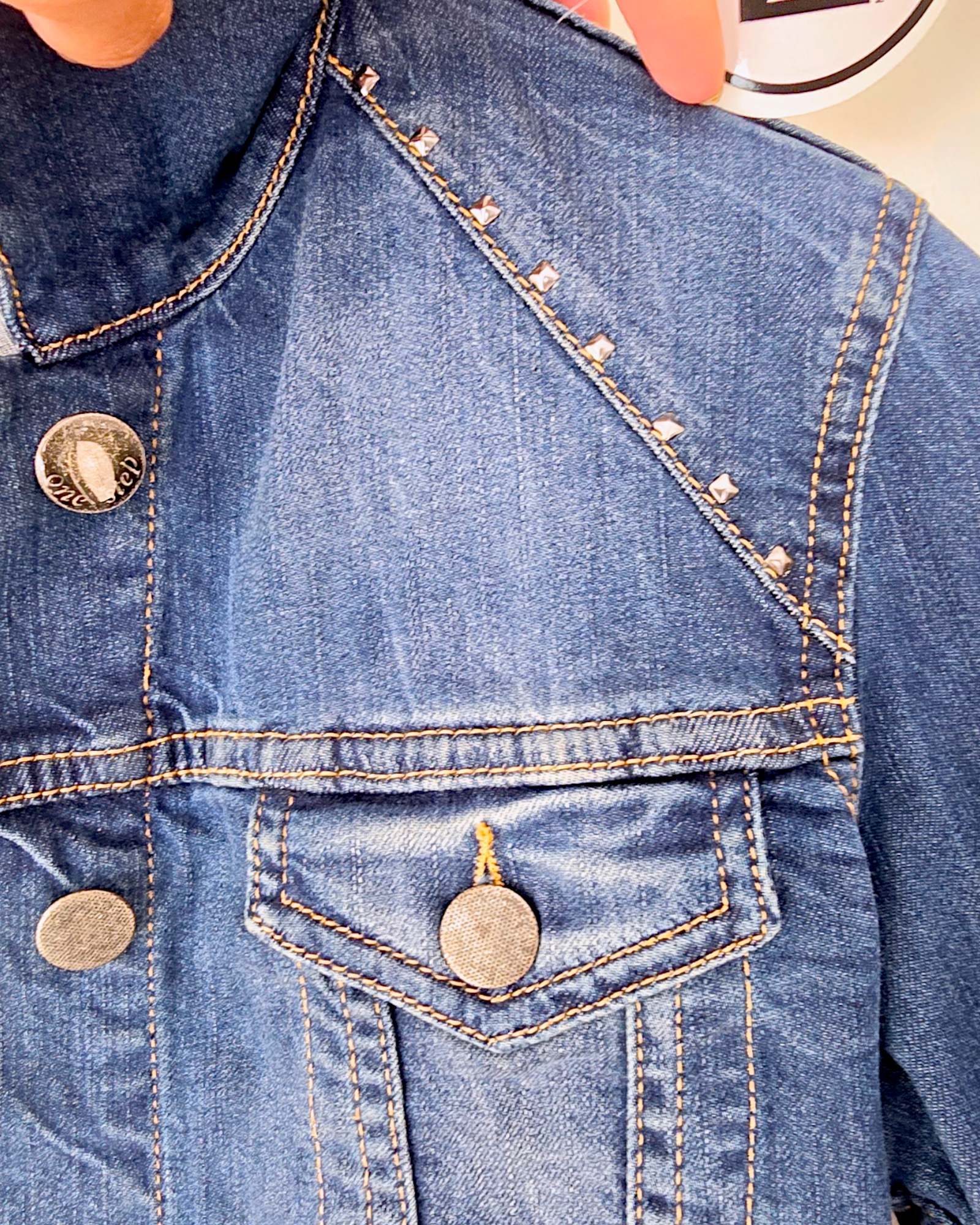 Veste cloutés en denim - 𝐌𝐚𝐫𝐢𝐧𝐚𝟒𝟒𝐟𝐚𝐦𝐢𝐥𝐲