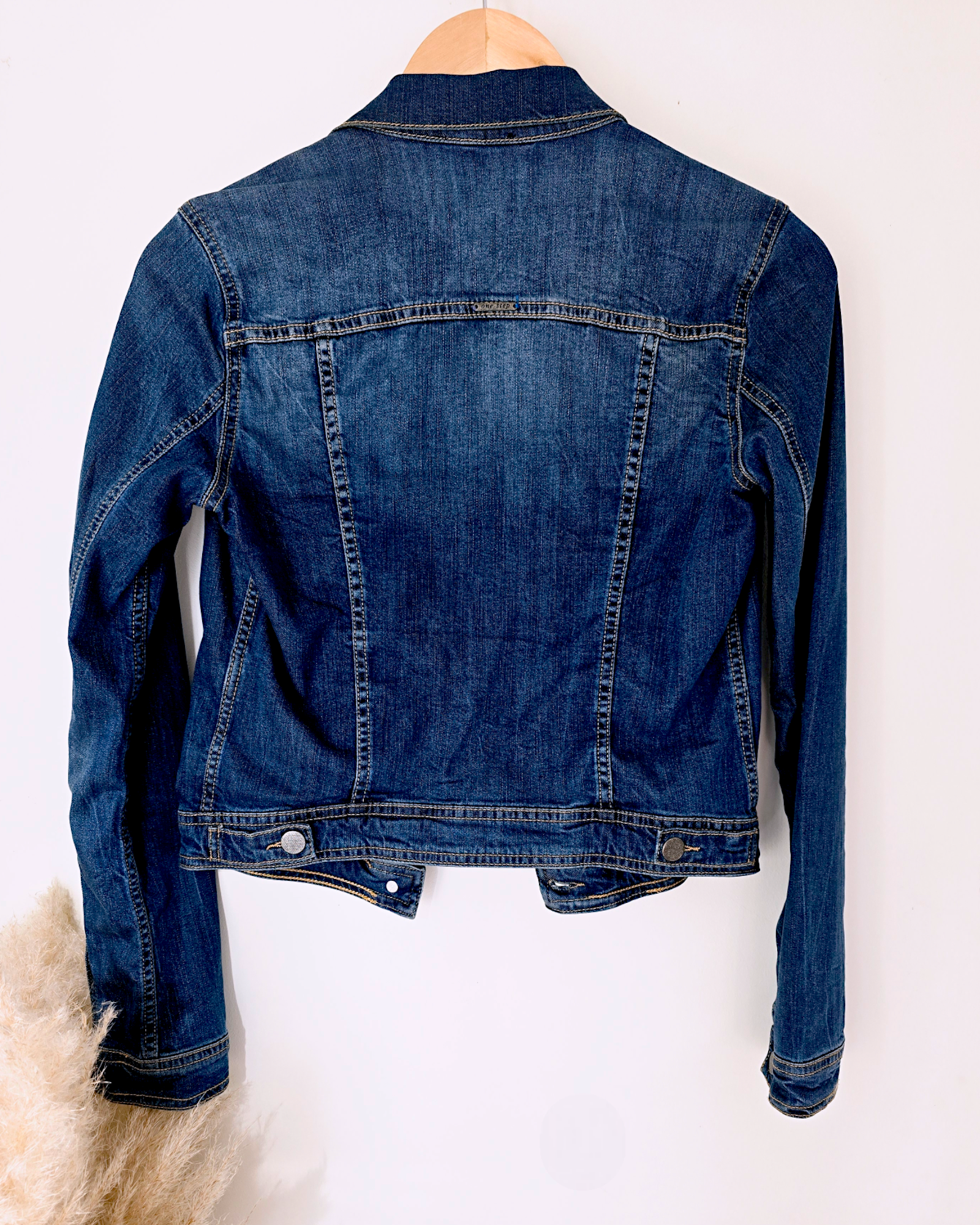 Veste cloutés en denim - 𝐌𝐚𝐫𝐢𝐧𝐚𝟒𝟒𝐟𝐚𝐦𝐢𝐥𝐲